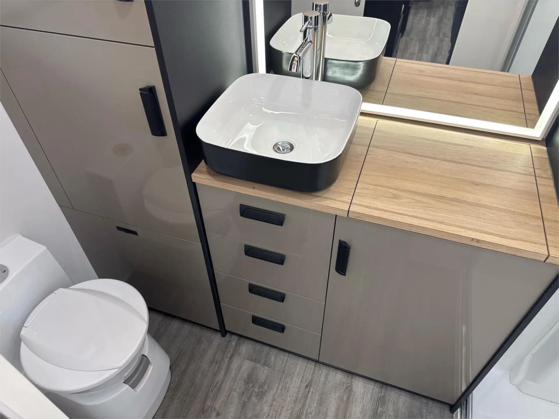 https://media-caravea.syd1.digitaloceanspaces.com/caravans/95EIC21892/exterior-4.webp