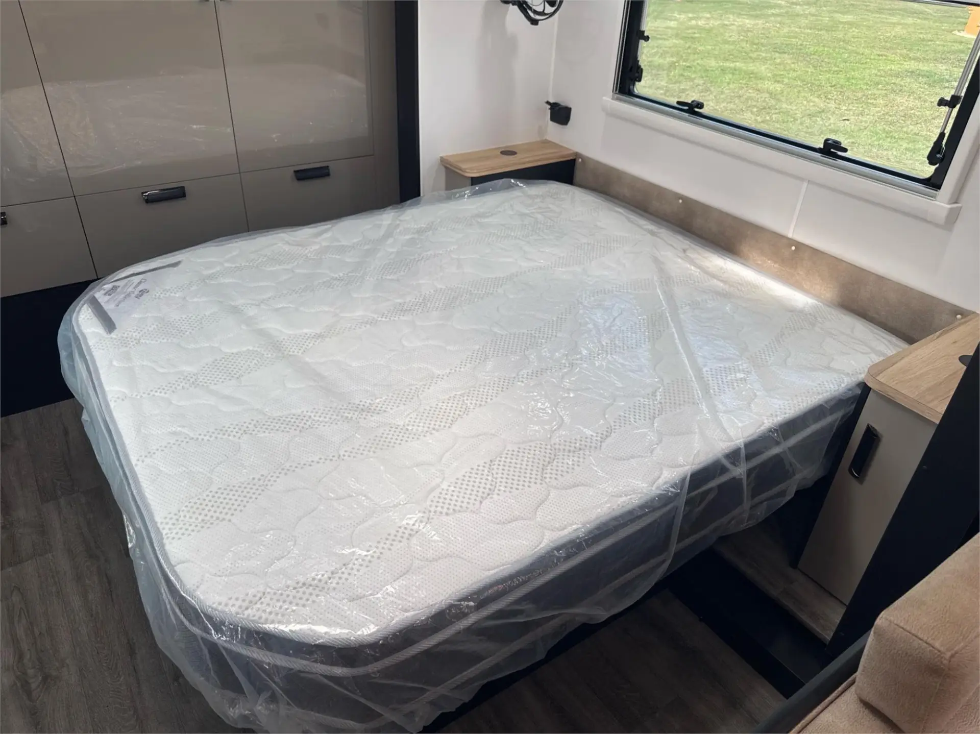 https://media-caravea.syd1.digitaloceanspaces.com/caravans/95EIC21892/exterior-5.webp