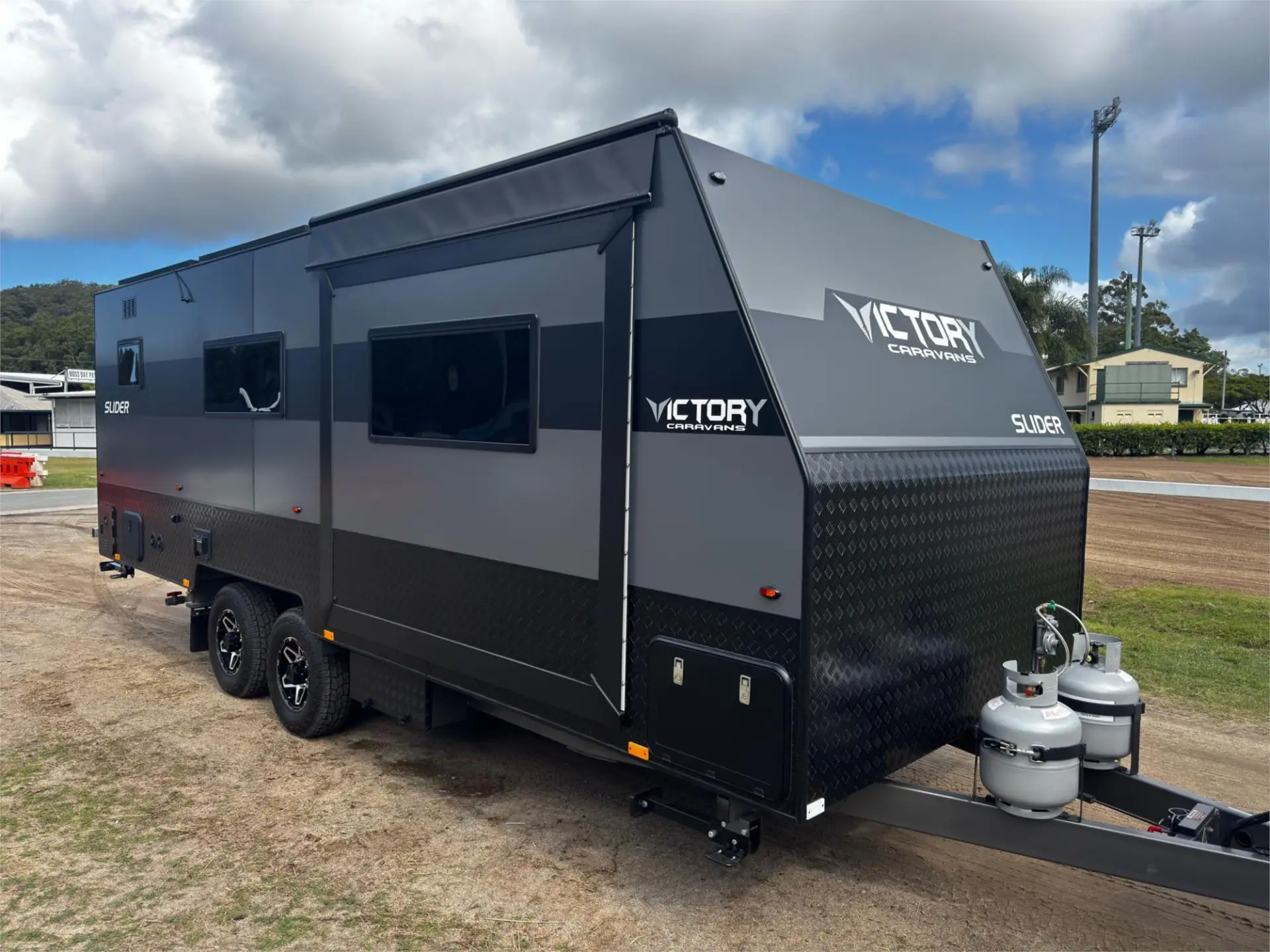 https://media-caravea.syd1.digitaloceanspaces.com/caravans/95EIC21892/exterior-6.webp