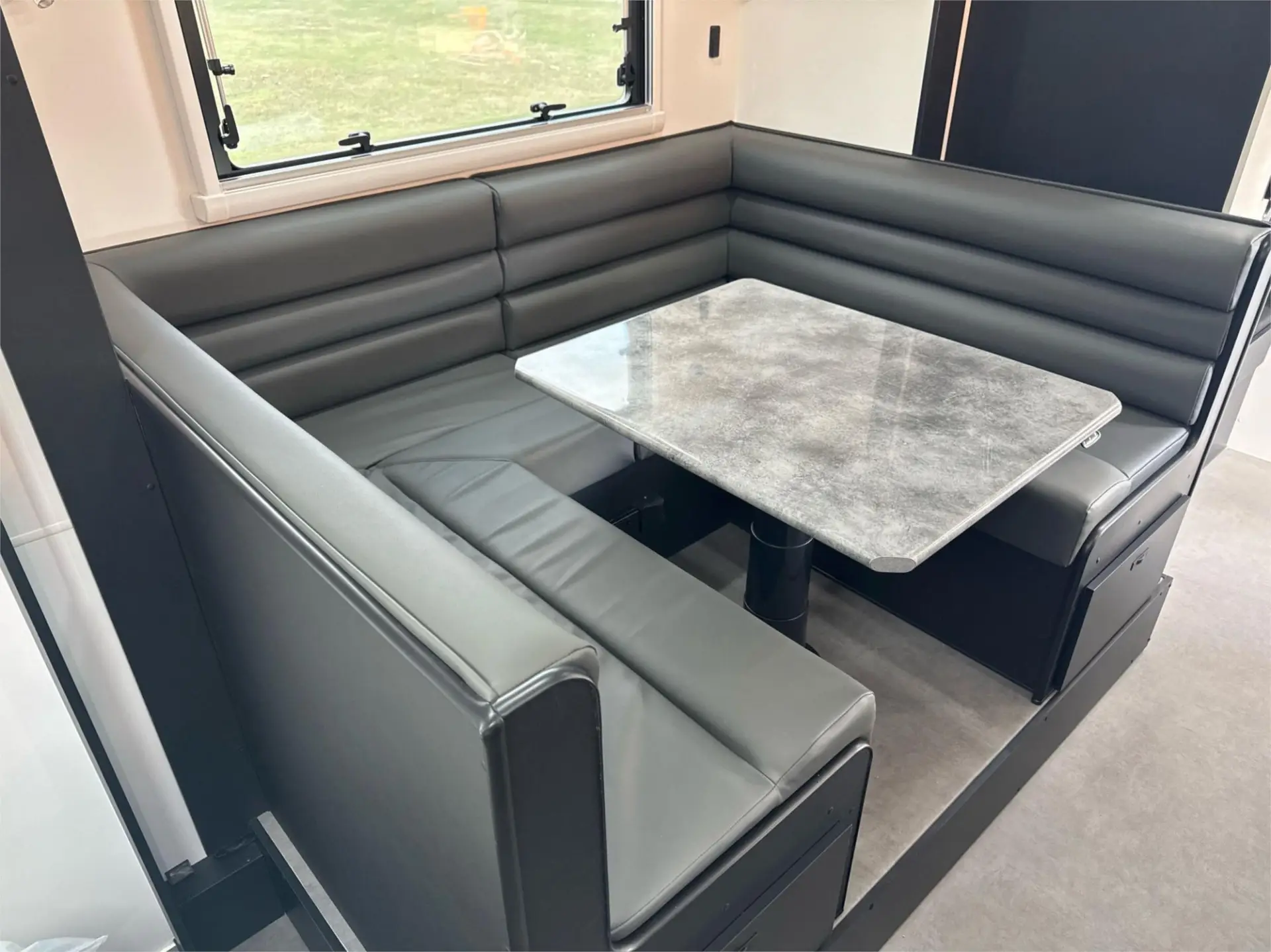 https://media-caravea.syd1.digitaloceanspaces.com/caravans/95EIC21894/exterior-13.webp