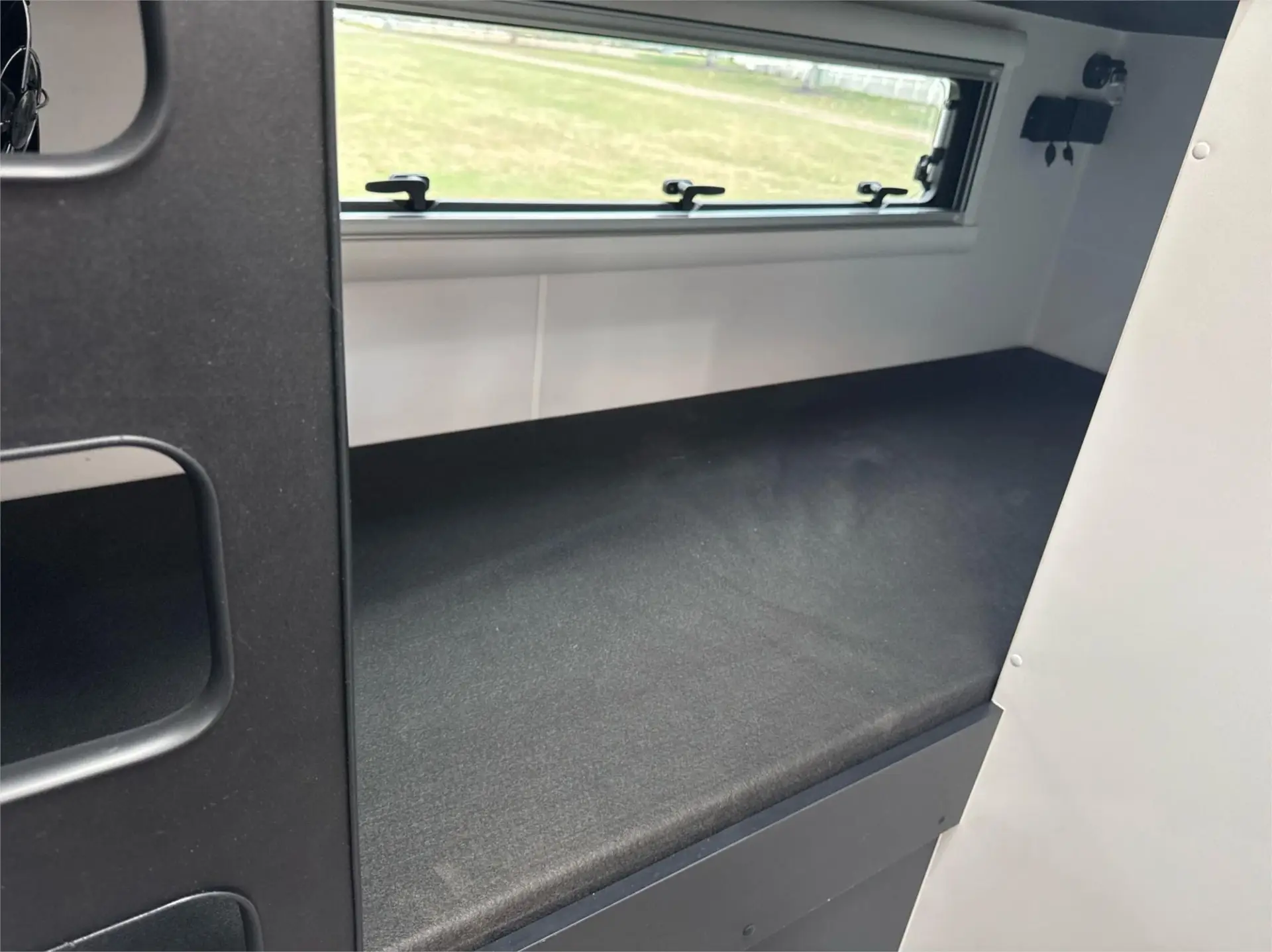 https://media-caravea.syd1.digitaloceanspaces.com/caravans/95EIC21894/exterior-17.webp