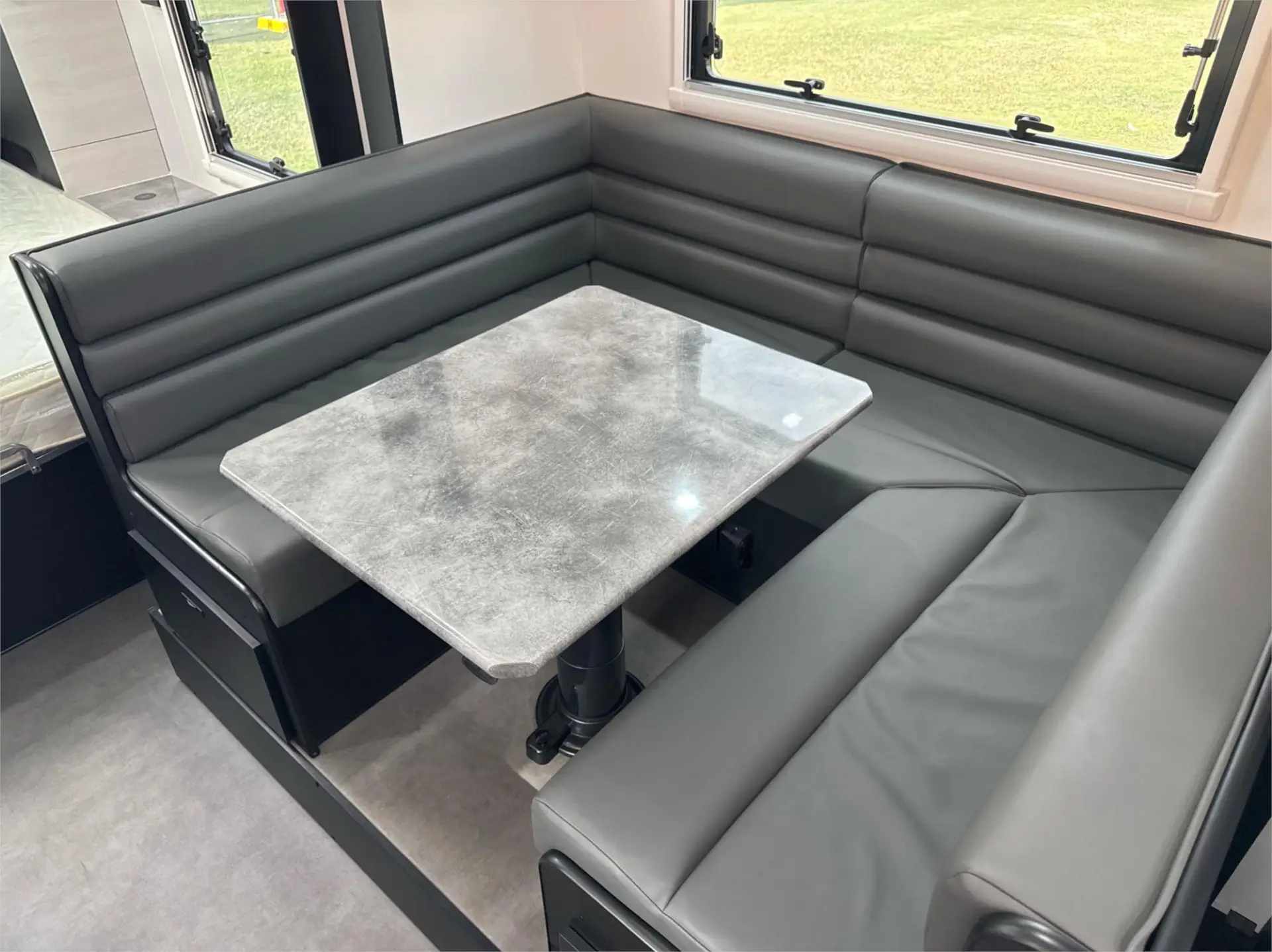 https://media-caravea.syd1.digitaloceanspaces.com/caravans/95EIC21894/exterior-3.webp