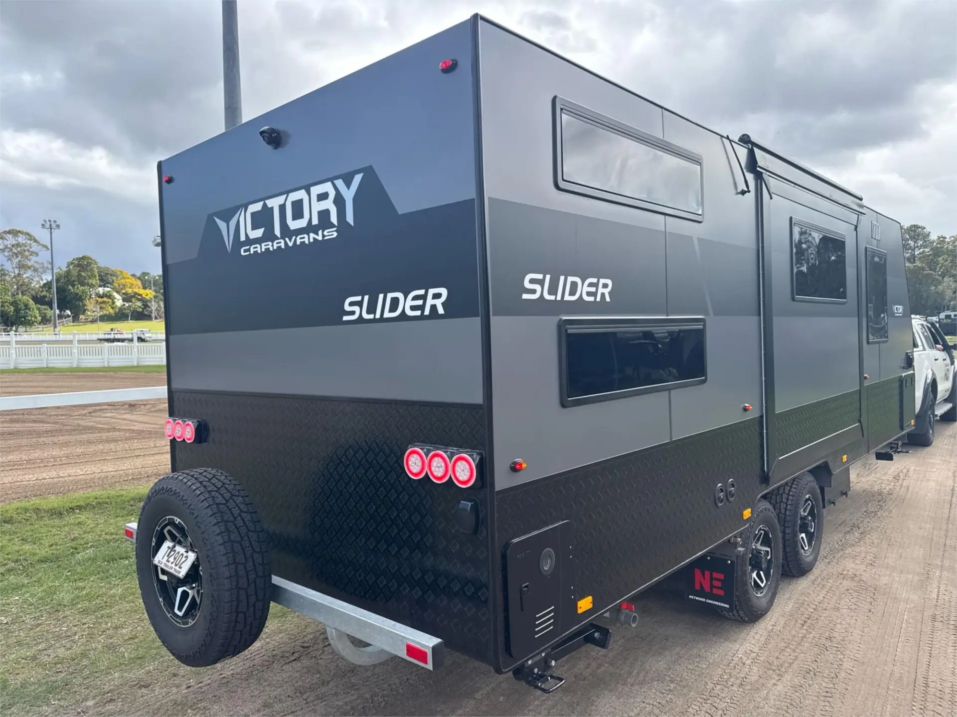 https://media-caravea.syd1.digitaloceanspaces.com/caravans/95EIC21894/exterior-5.webp