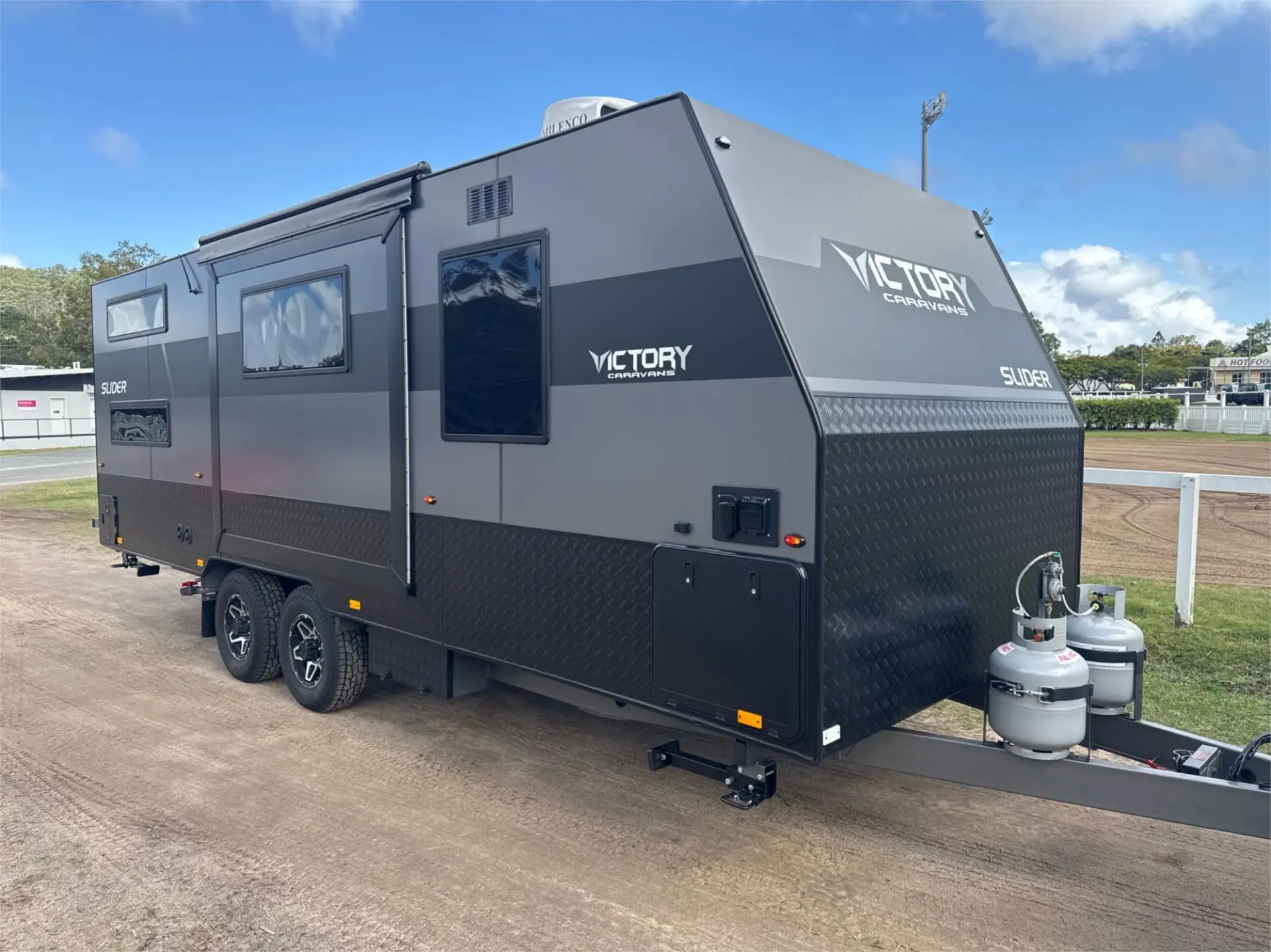 https://media-caravea.syd1.digitaloceanspaces.com/caravans/95EIC21894/exterior-7.webp