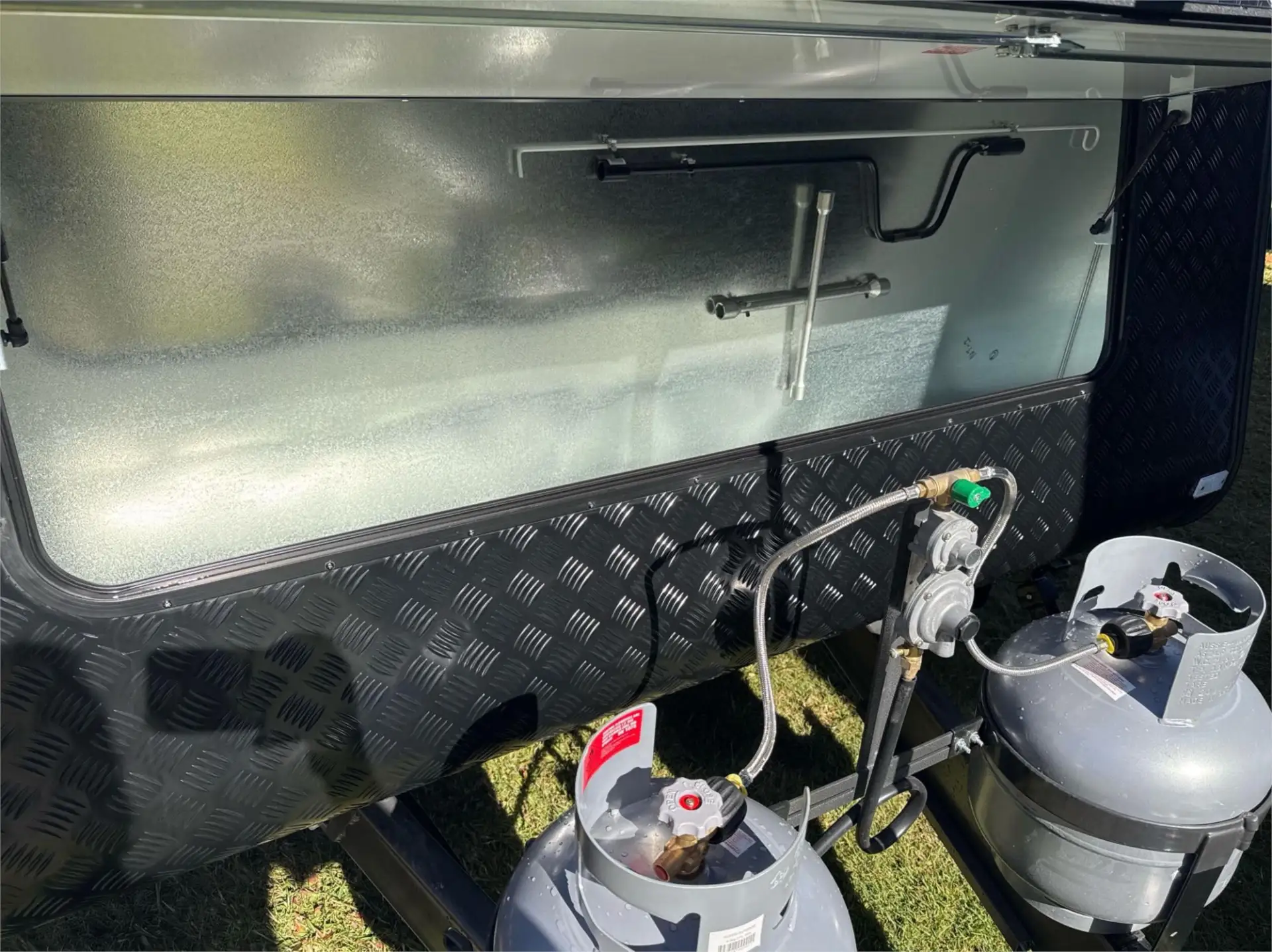 https://media-caravea.syd1.digitaloceanspaces.com/caravans/95EIC22111/exterior-10.webp