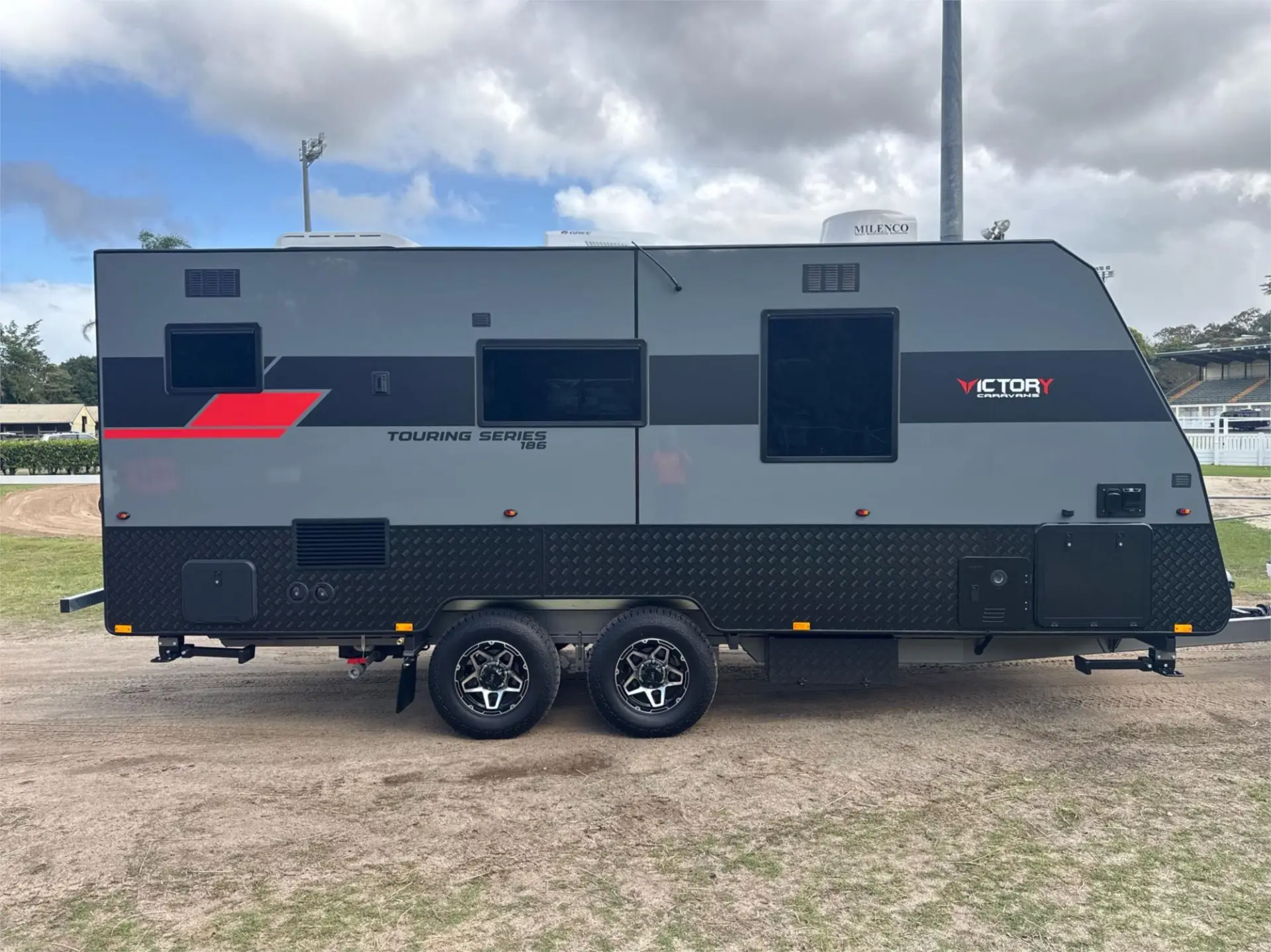 https://media-caravea.syd1.digitaloceanspaces.com/caravans/95EIC22111/exterior-15.webp