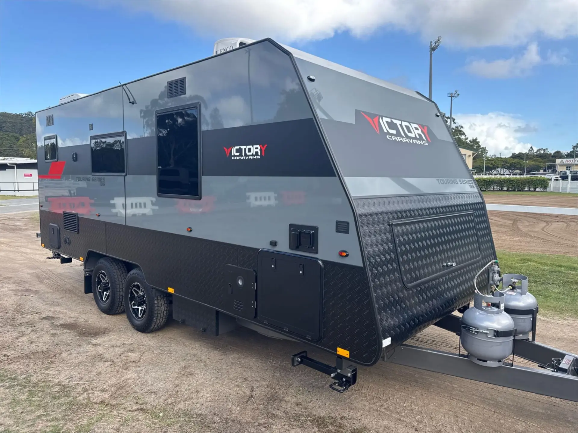 https://media-caravea.syd1.digitaloceanspaces.com/caravans/95EIC22111/exterior-16.webp