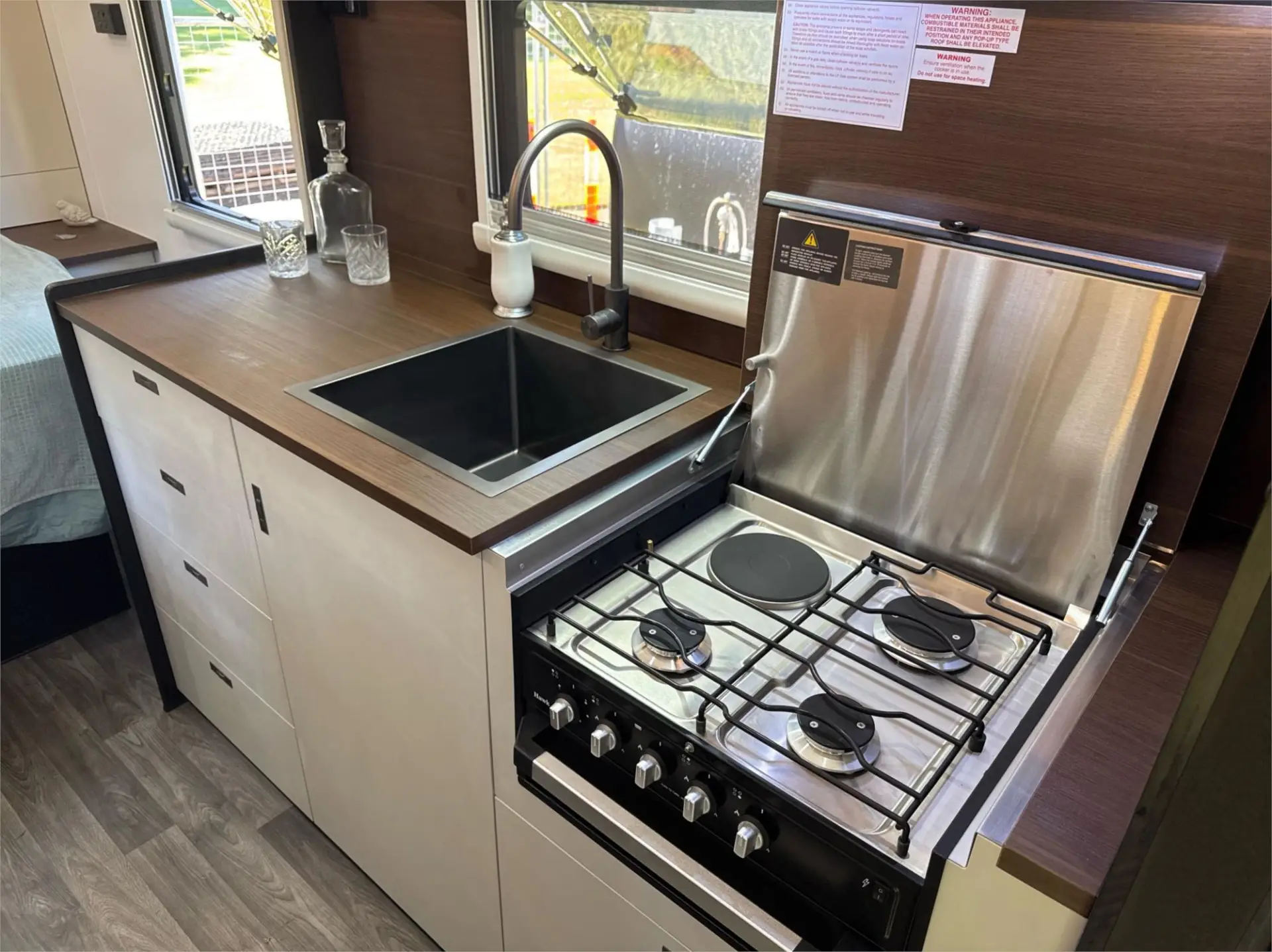 https://media-caravea.syd1.digitaloceanspaces.com/caravans/95EIC22111/exterior-2.webp