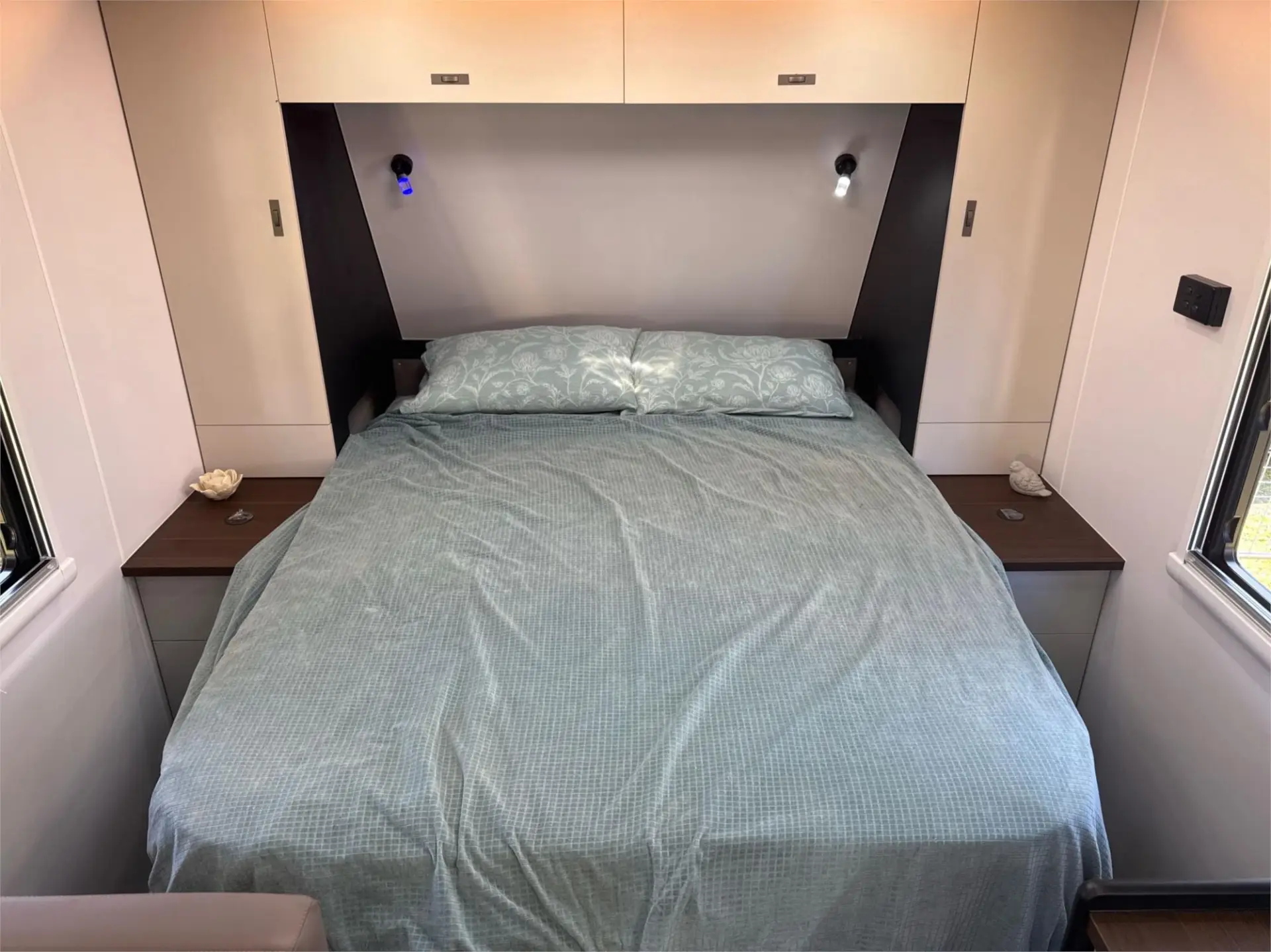 https://media-caravea.syd1.digitaloceanspaces.com/caravans/95EIC22111/exterior-5.webp