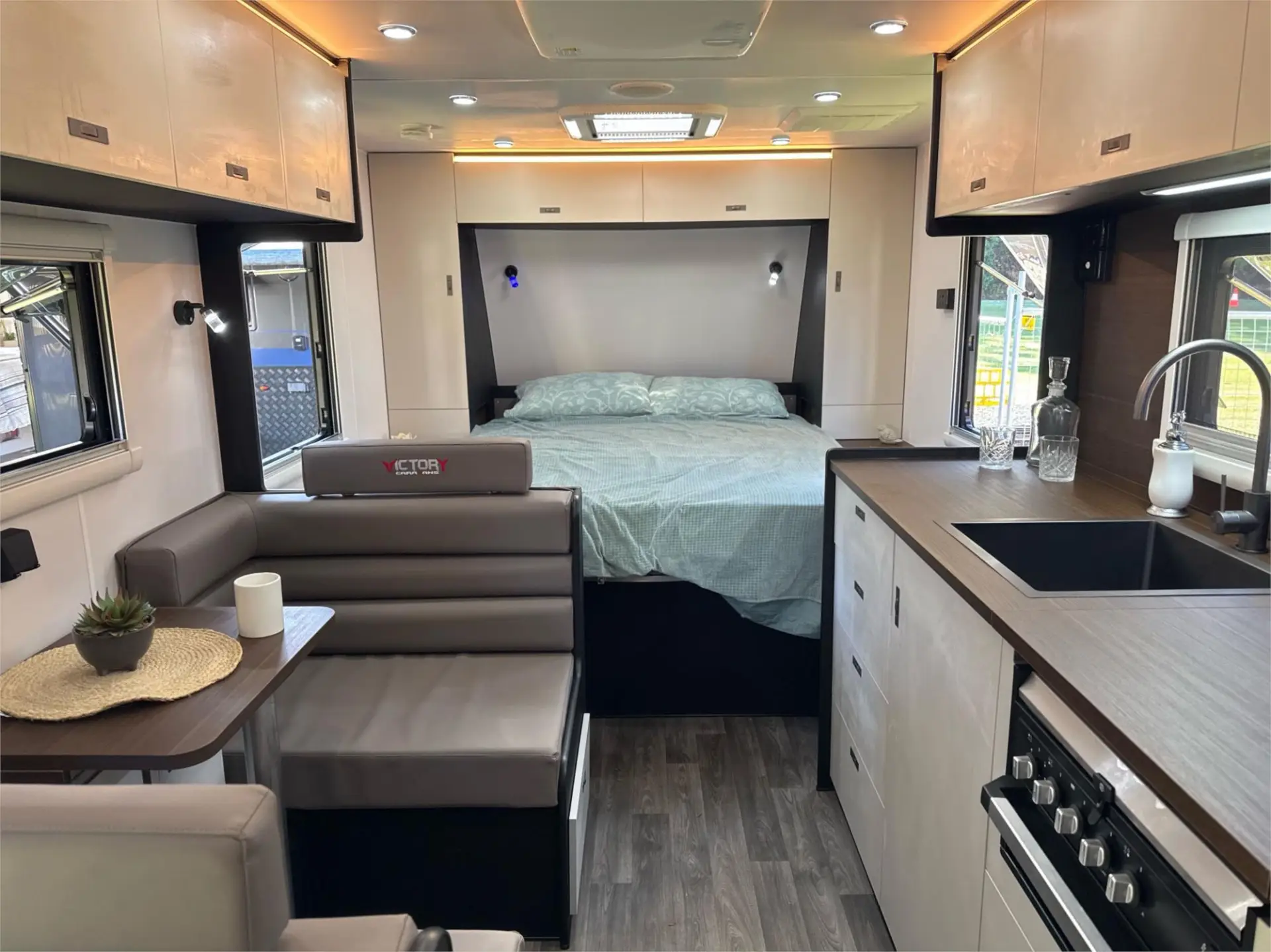 https://media-caravea.syd1.digitaloceanspaces.com/caravans/95EIC22111/exterior-9.webp
