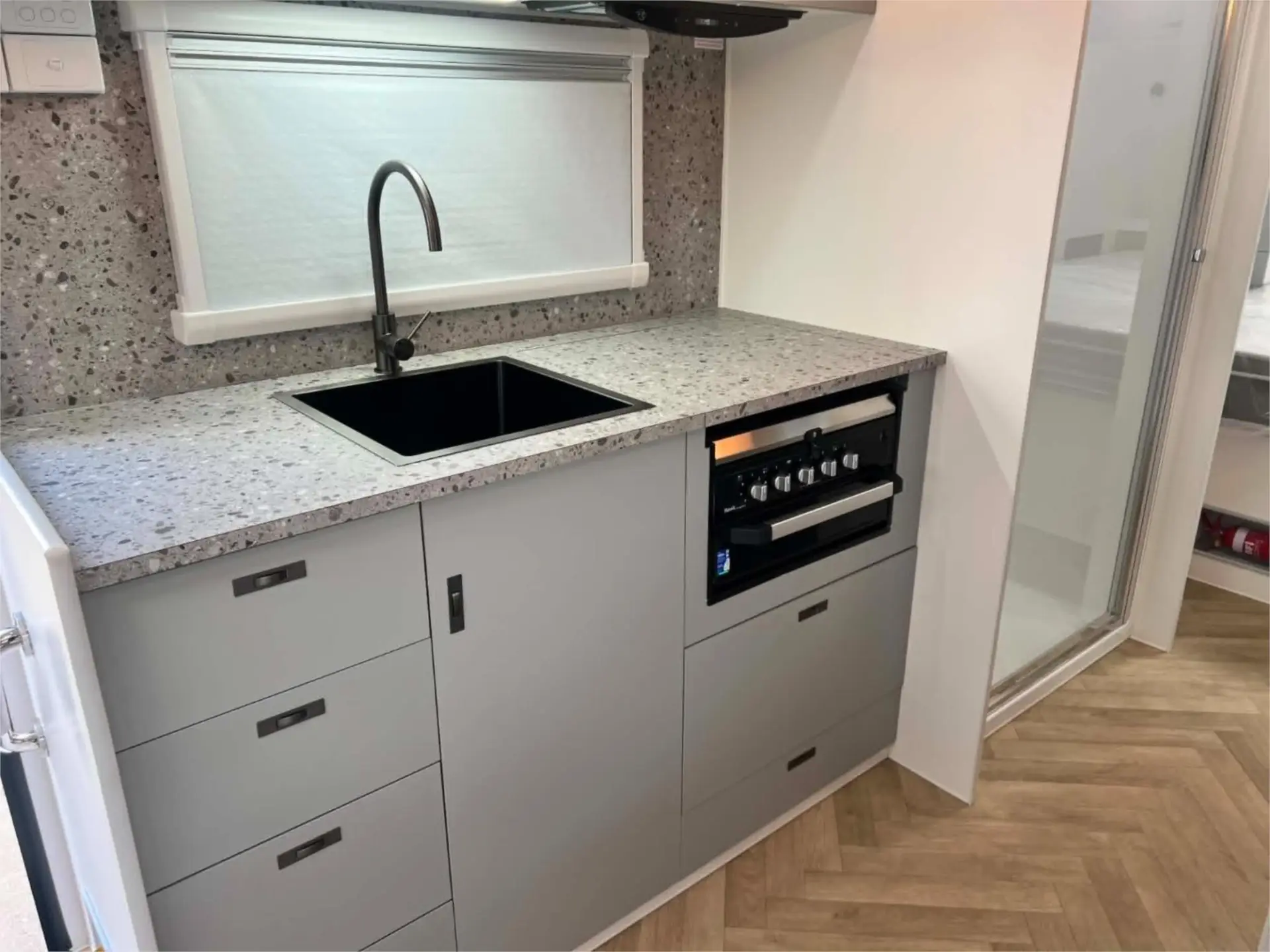 https://media-caravea.syd1.digitaloceanspaces.com/caravans/95EIC22112/exterior-1.webp