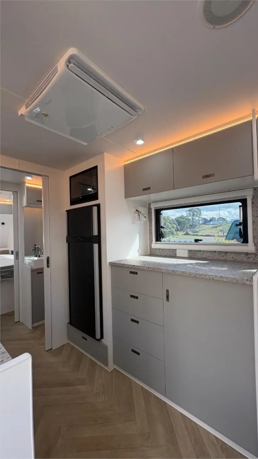 https://media-caravea.syd1.digitaloceanspaces.com/caravans/95EIC22112/exterior-13.webp
