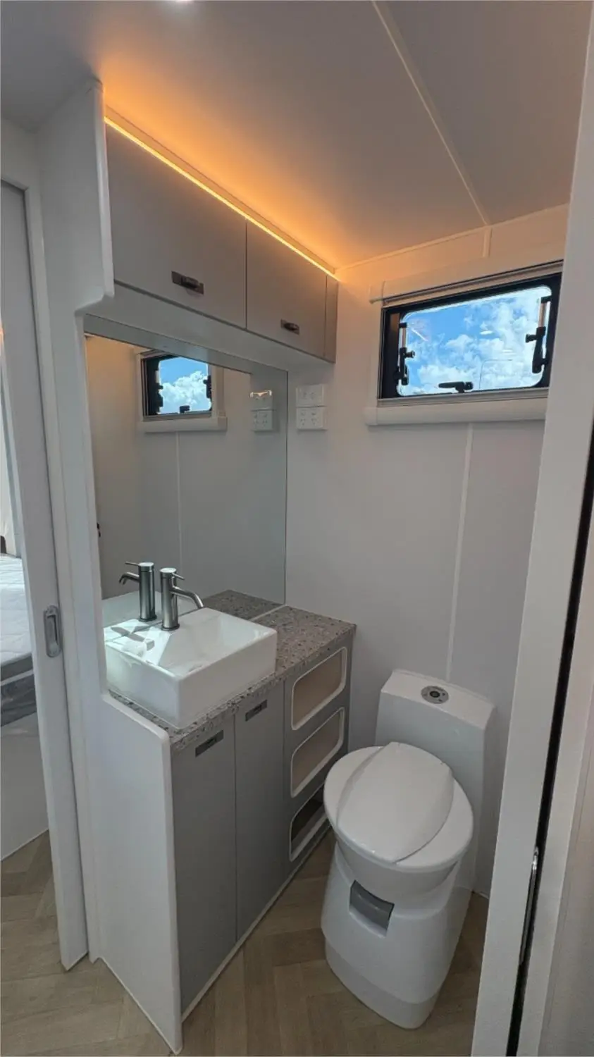 https://media-caravea.syd1.digitaloceanspaces.com/caravans/95EIC22112/exterior-24.webp