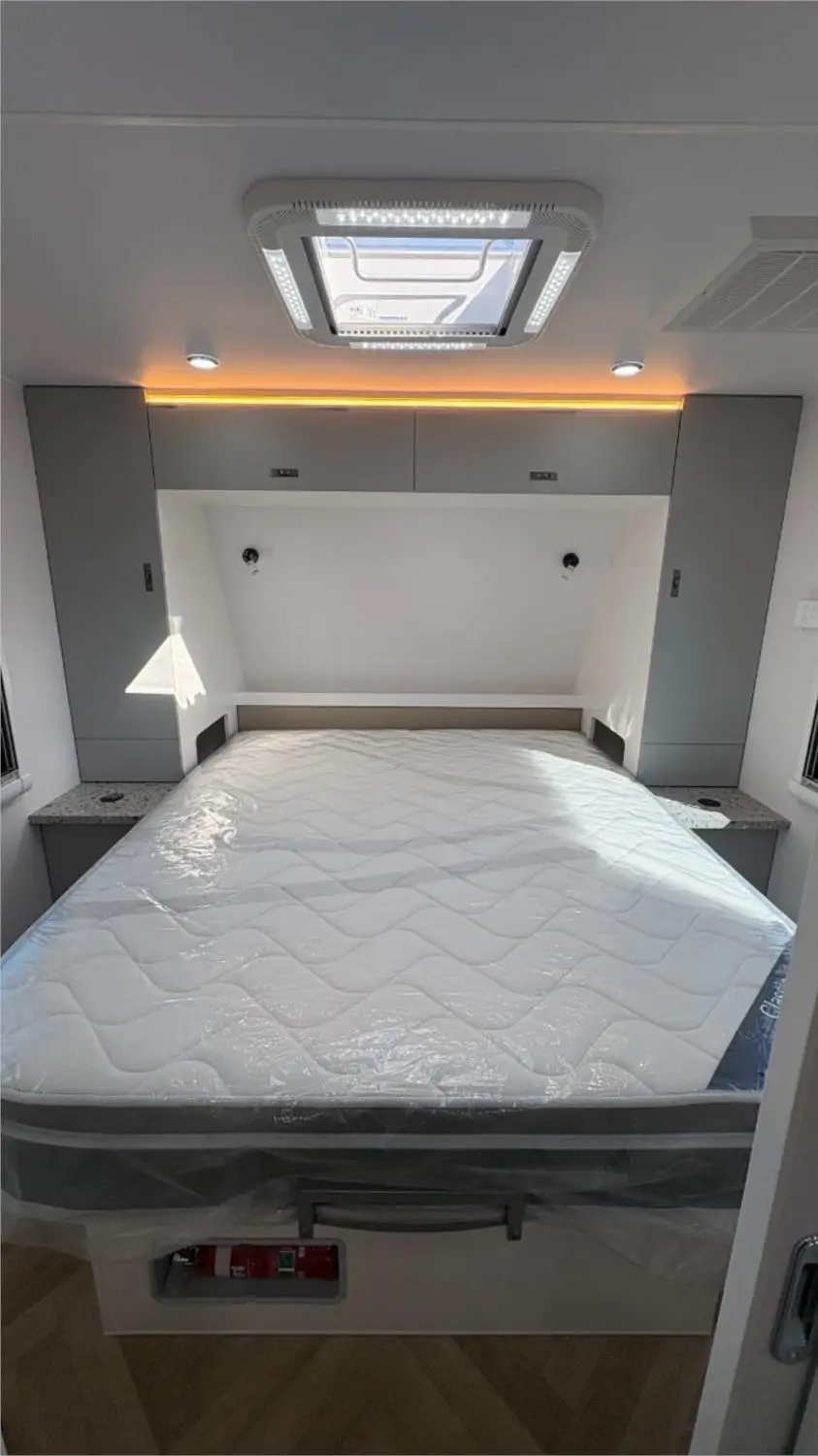 https://media-caravea.syd1.digitaloceanspaces.com/caravans/95EIC22112/exterior-25.webp
