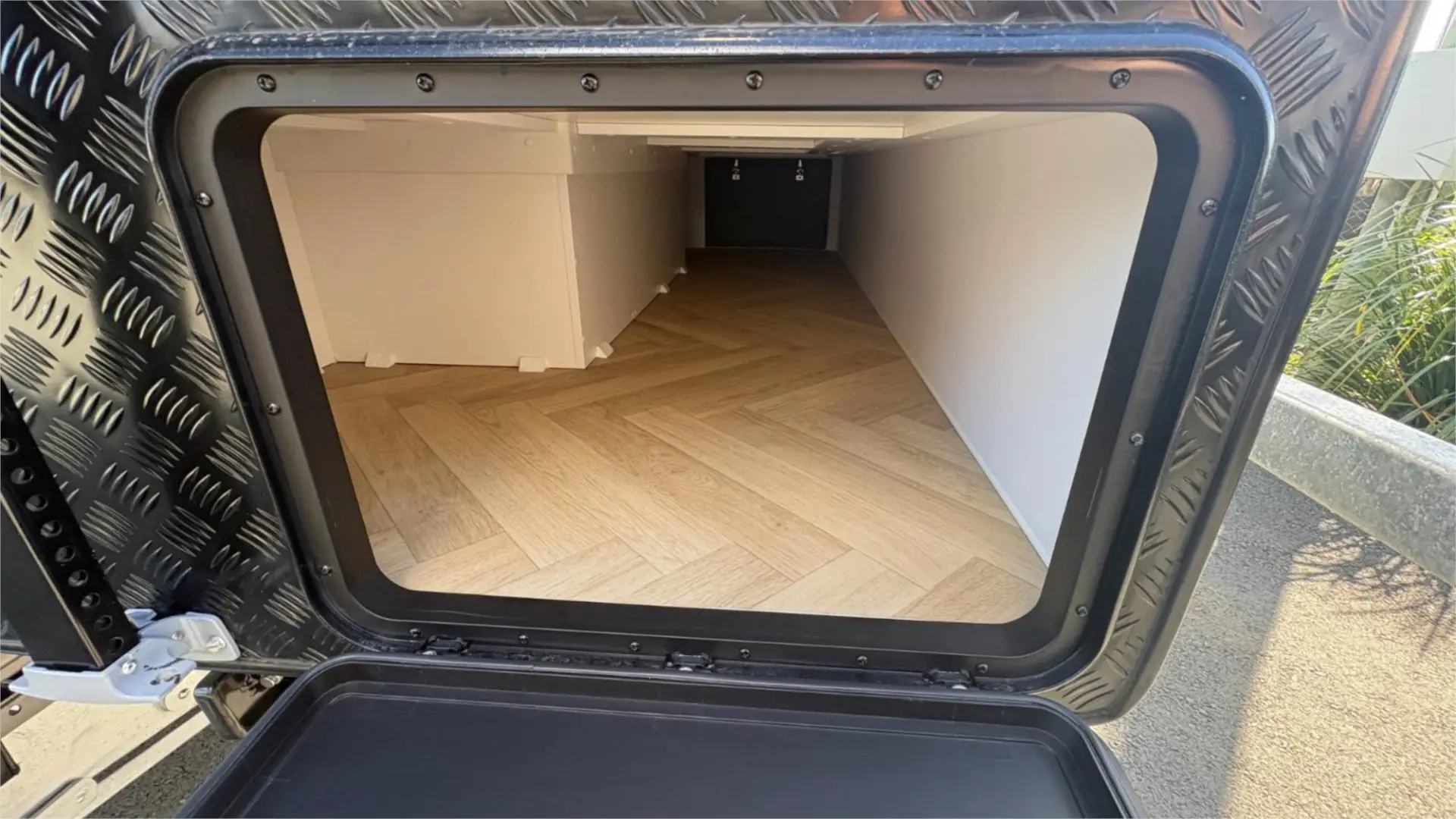 https://media-caravea.syd1.digitaloceanspaces.com/caravans/95EIC22112/exterior-26.webp
