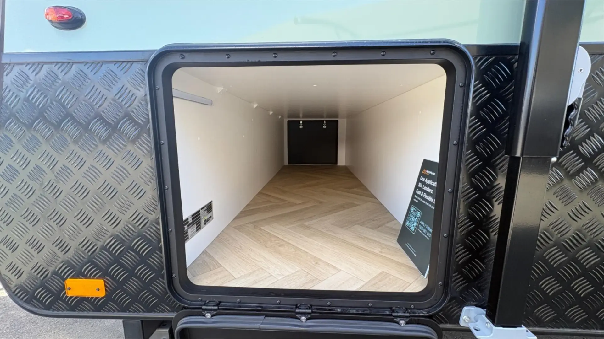 https://media-caravea.syd1.digitaloceanspaces.com/caravans/95EIC22112/exterior-27.webp