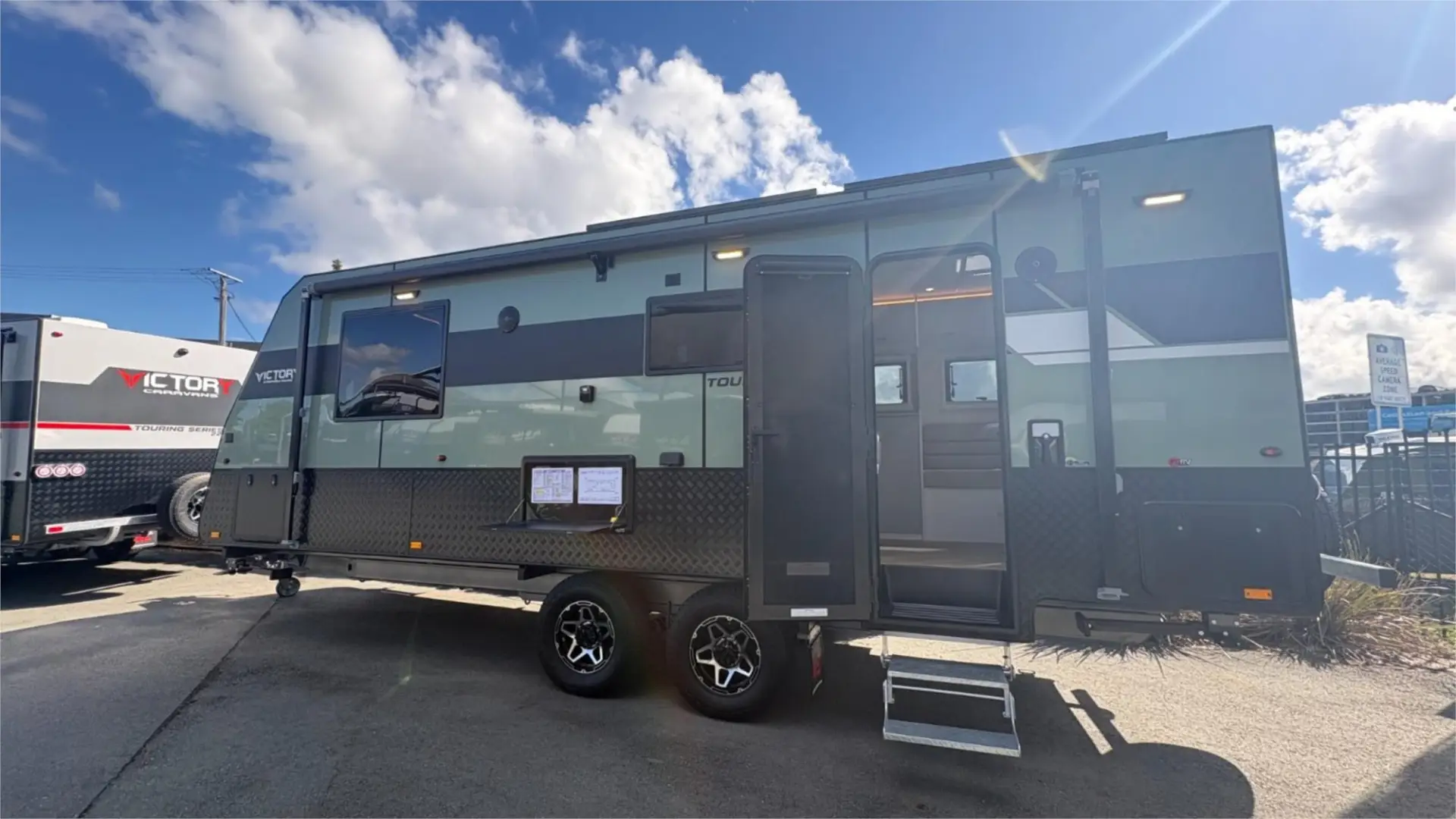 https://media-caravea.syd1.digitaloceanspaces.com/caravans/95EIC22112/exterior-30.webp