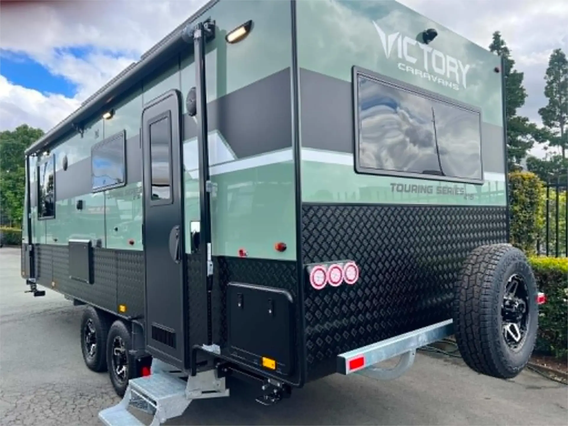 https://media-caravea.syd1.digitaloceanspaces.com/caravans/95EIC22112/exterior-33.webp