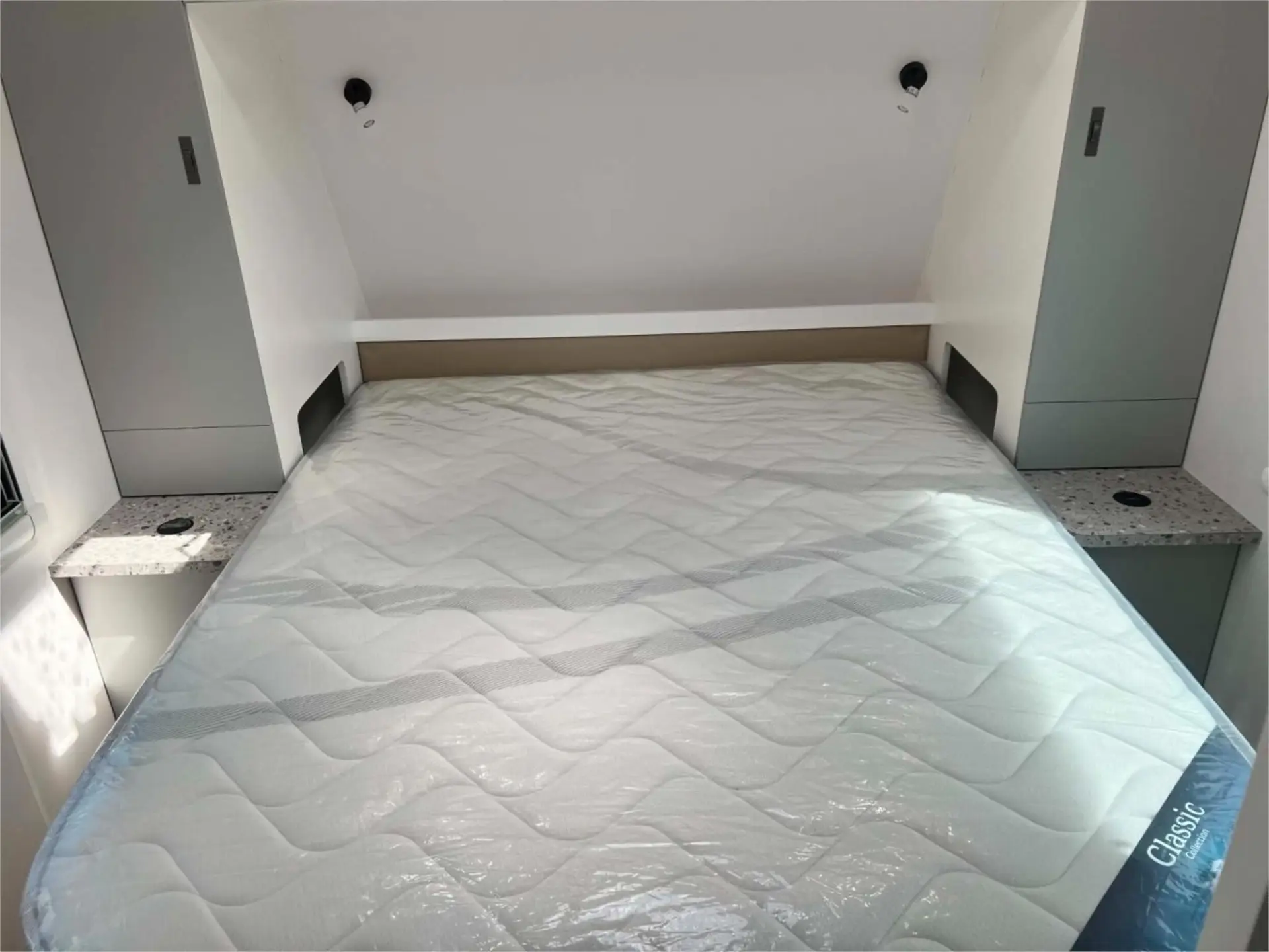 https://media-caravea.syd1.digitaloceanspaces.com/caravans/95EIC22112/exterior-6.webp