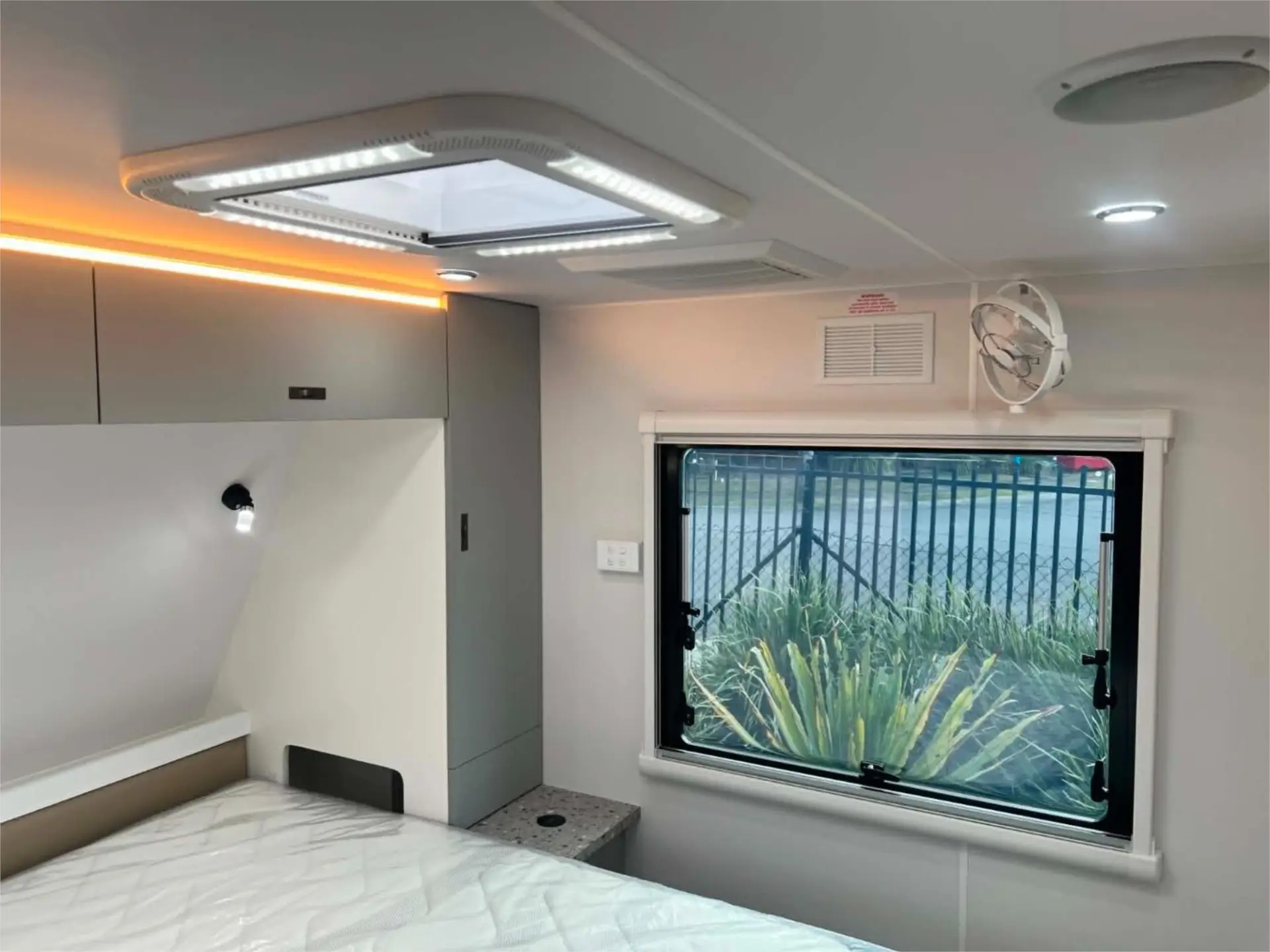 https://media-caravea.syd1.digitaloceanspaces.com/caravans/95EIC22112/exterior-8.webp