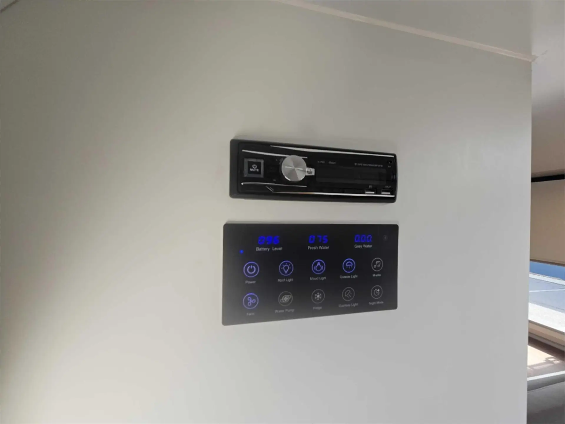 https://media-caravea.syd1.digitaloceanspaces.com/caravans/95EIC22118/exterior-10.webp