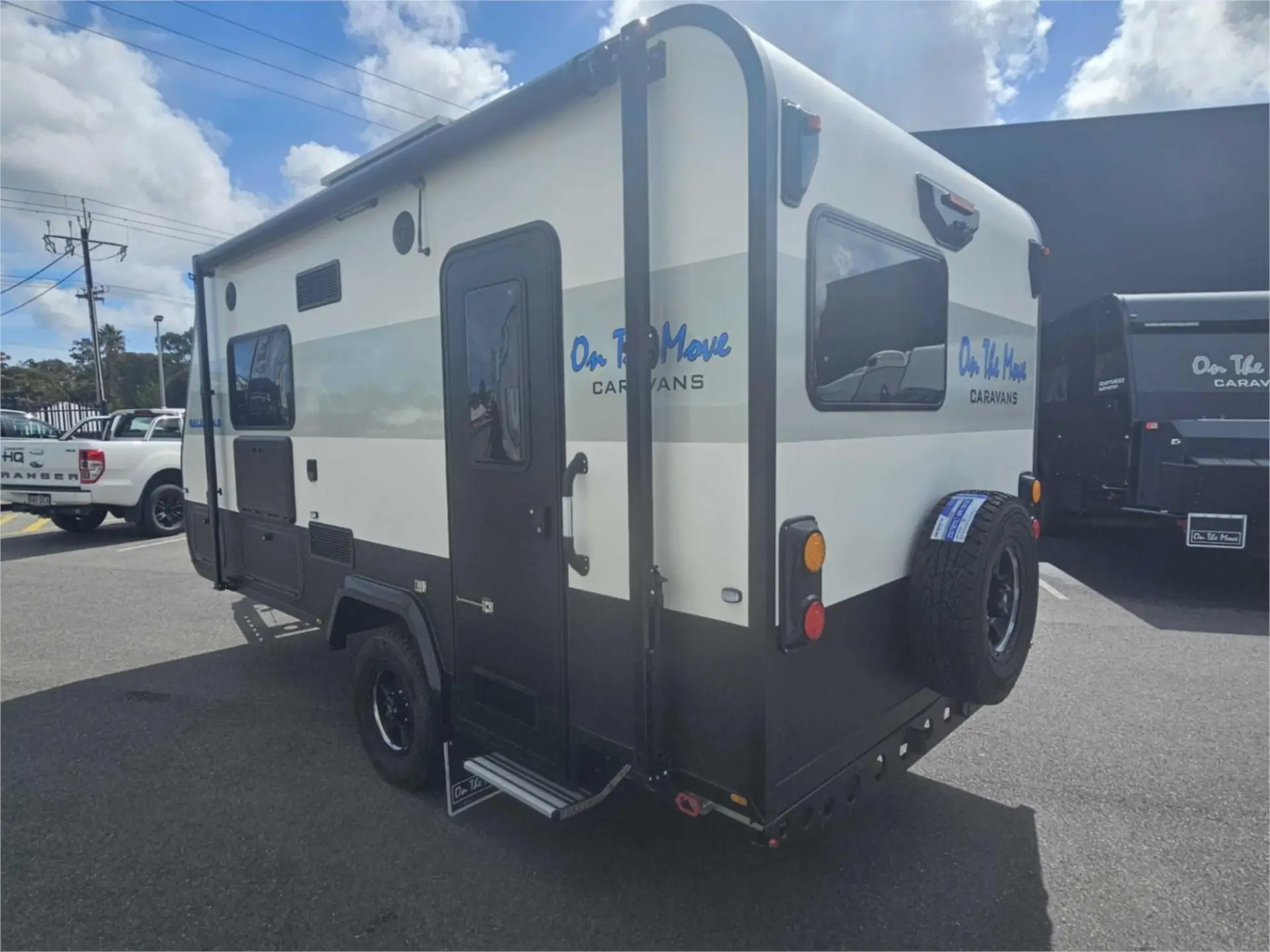 https://media-caravea.syd1.digitaloceanspaces.com/caravans/95EIC22118/exterior-11.webp