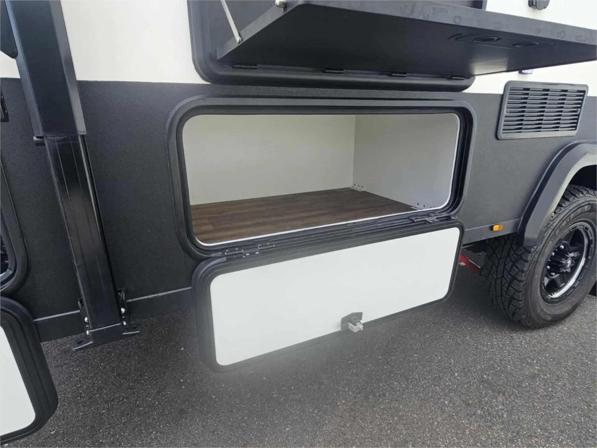 https://media-caravea.syd1.digitaloceanspaces.com/caravans/95EIC22118/exterior-17.webp