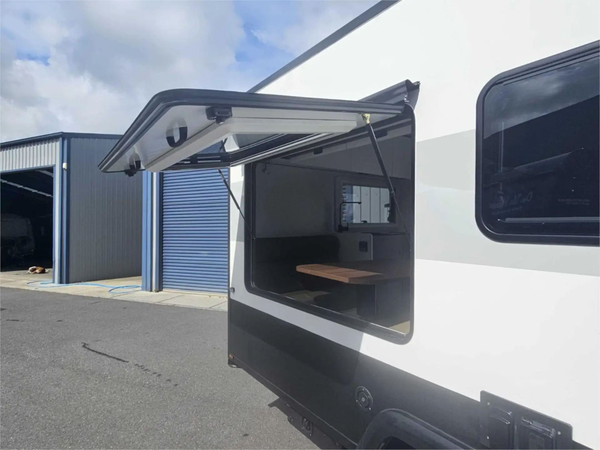 https://media-caravea.syd1.digitaloceanspaces.com/caravans/95EIC22118/exterior-19.webp