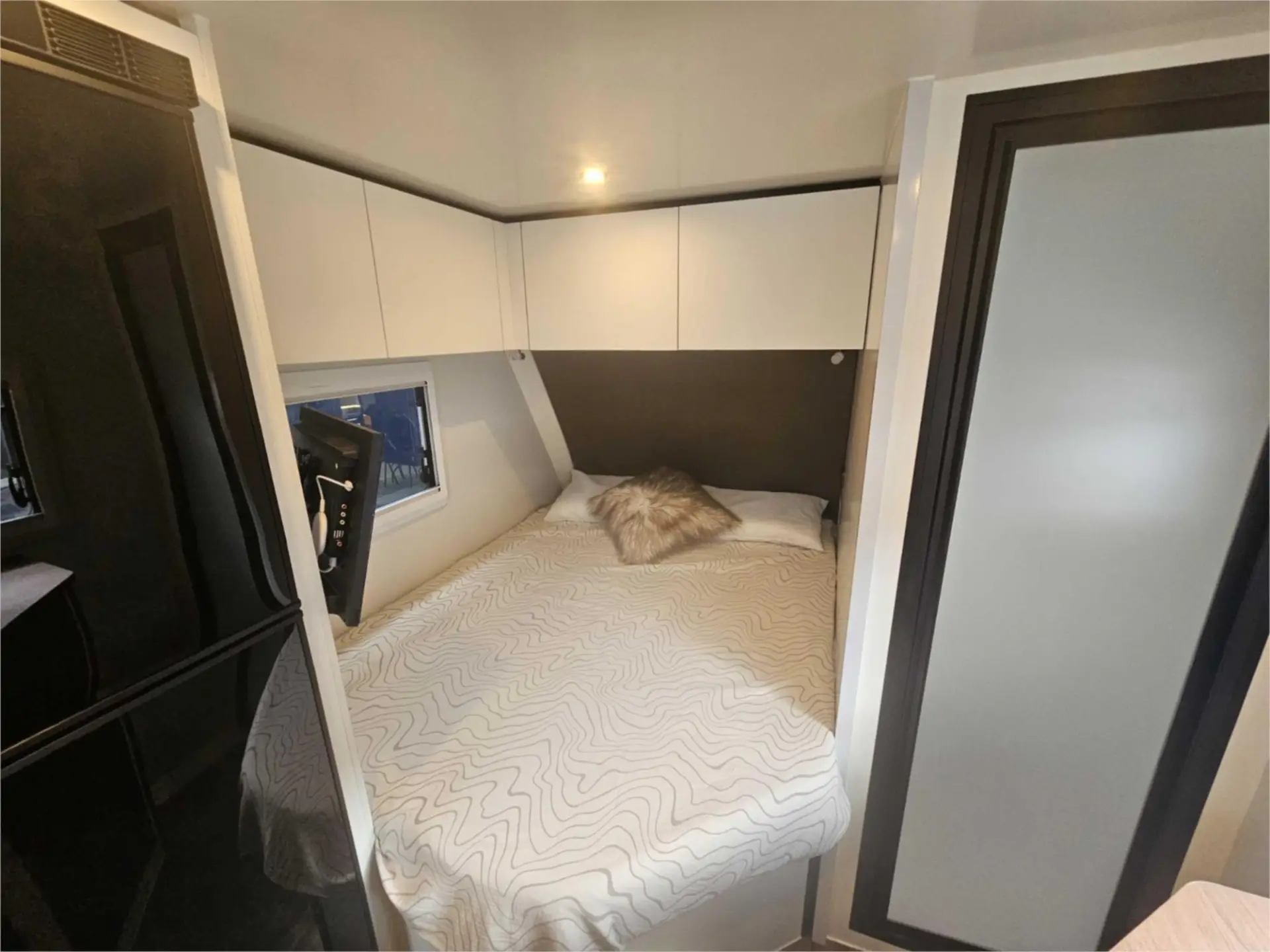https://media-caravea.syd1.digitaloceanspaces.com/caravans/95EIC22118/exterior-2.webp