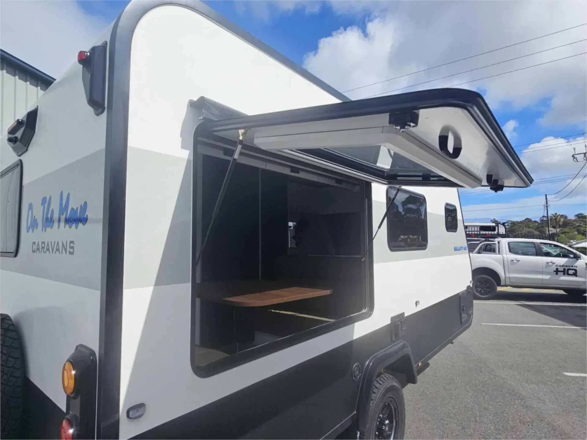 https://media-caravea.syd1.digitaloceanspaces.com/caravans/95EIC22118/exterior-20.webp