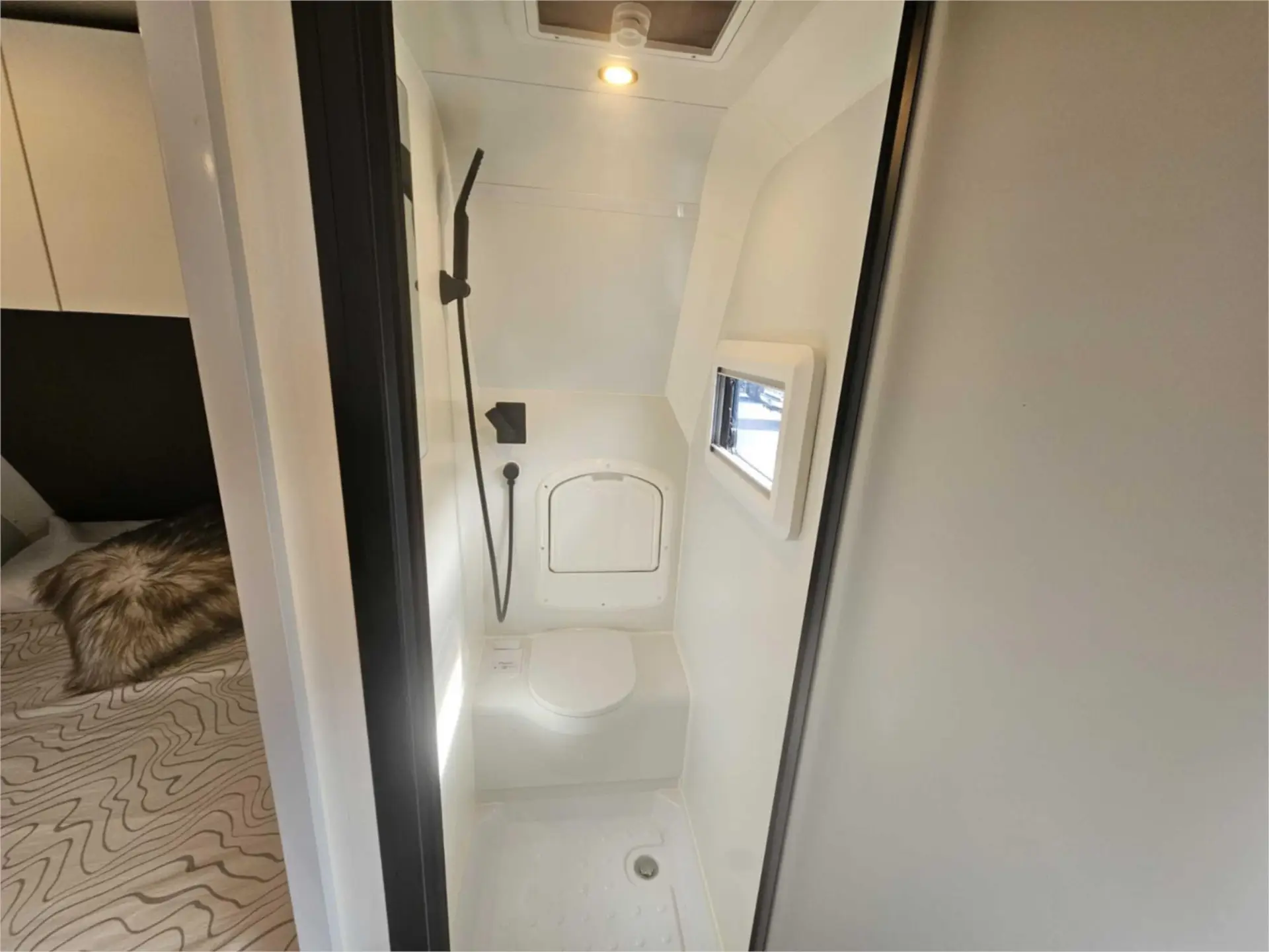 https://media-caravea.syd1.digitaloceanspaces.com/caravans/95EIC22118/exterior-5.webp