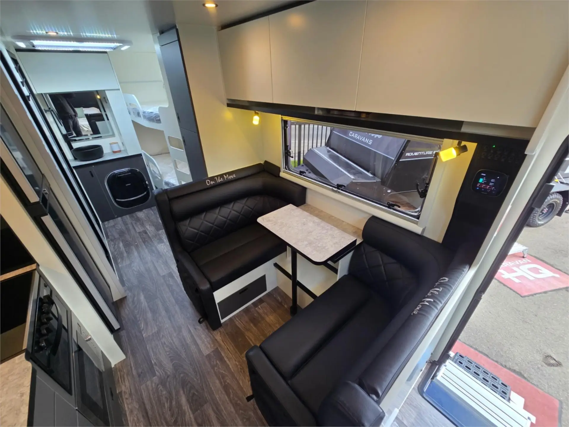 https://media-caravea.syd1.digitaloceanspaces.com/caravans/95EIC22120/exterior-10.webp