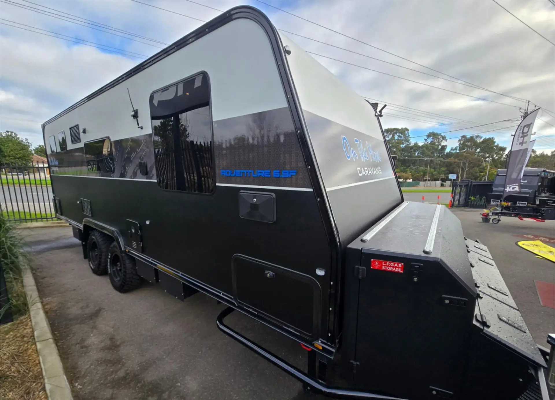 https://media-caravea.syd1.digitaloceanspaces.com/caravans/95EIC22120/exterior-11.webp