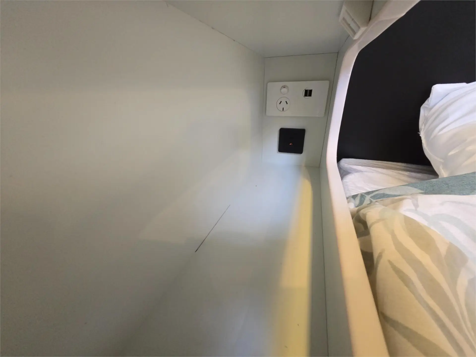 https://media-caravea.syd1.digitaloceanspaces.com/caravans/95EIC22120/exterior-23.webp