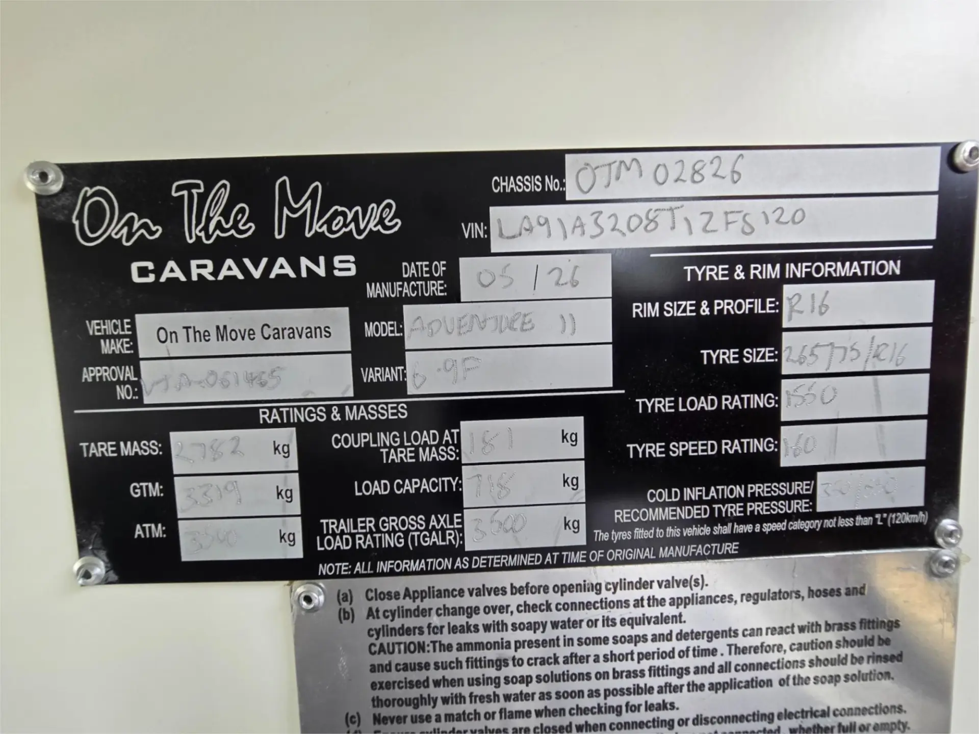 https://media-caravea.syd1.digitaloceanspaces.com/caravans/95EIC22120/exterior-25.webp