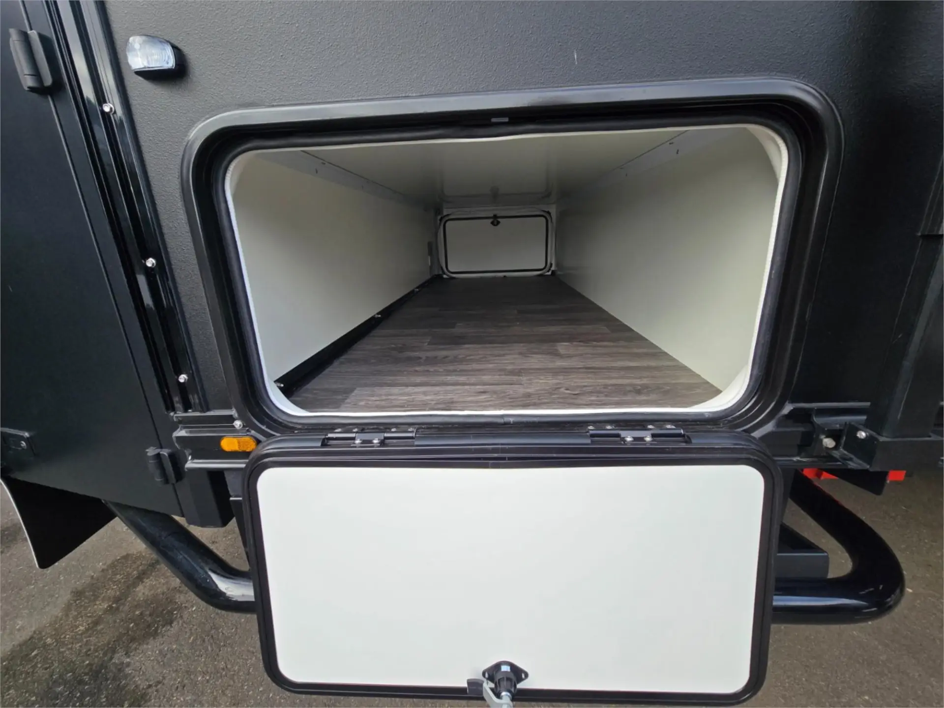 https://media-caravea.syd1.digitaloceanspaces.com/caravans/95EIC22120/exterior-30.webp