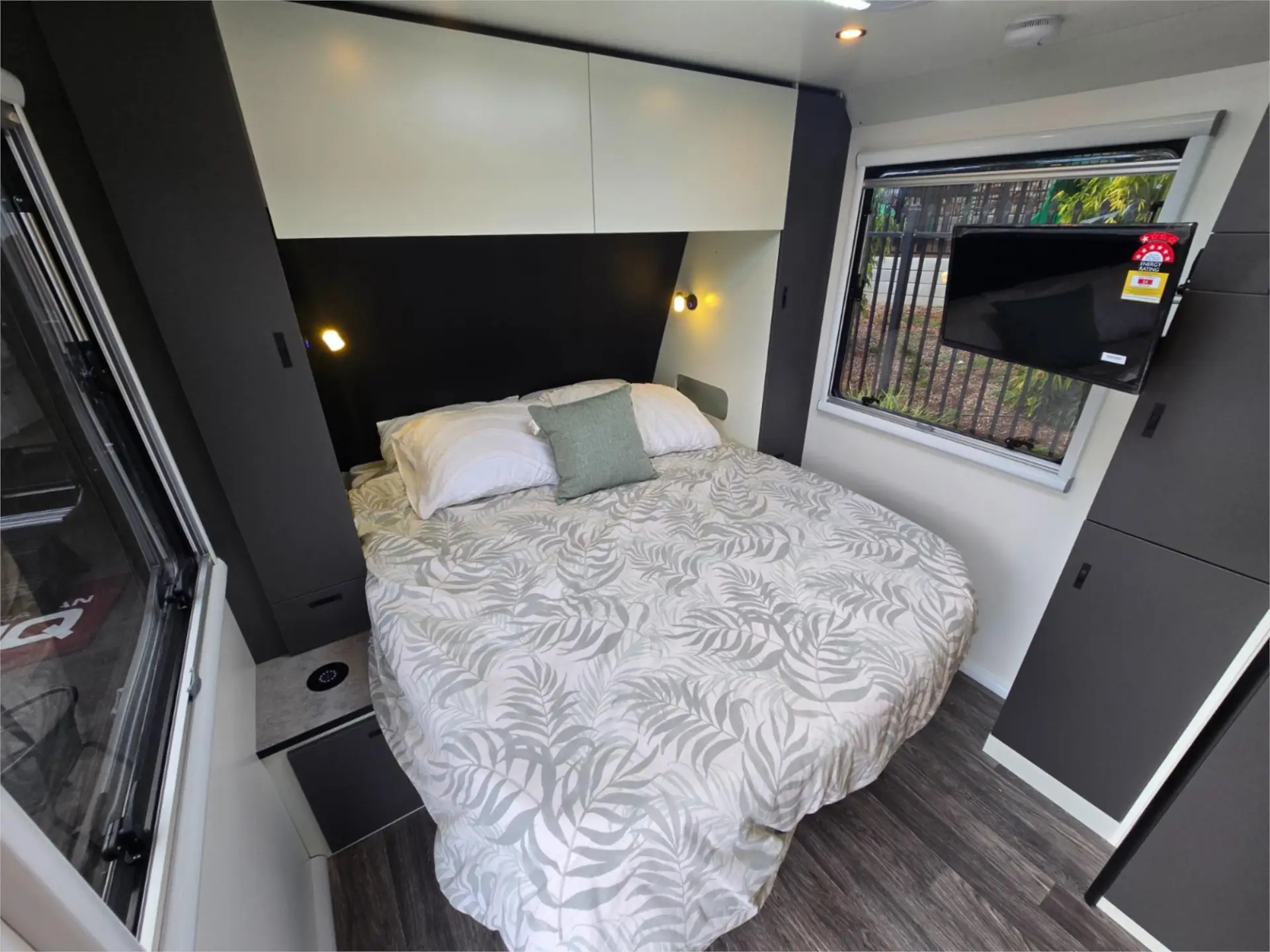 https://media-caravea.syd1.digitaloceanspaces.com/caravans/95EIC22120/exterior-6.webp