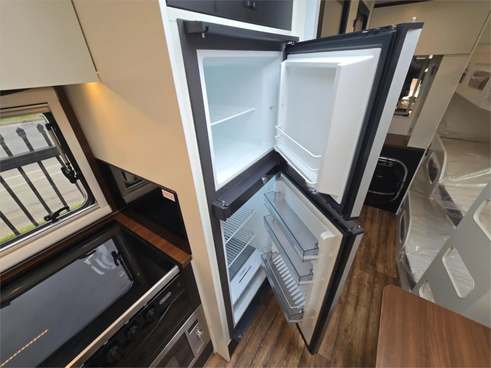https://media-caravea.syd1.digitaloceanspaces.com/caravans/95EIC22121/exterior-16.webp
