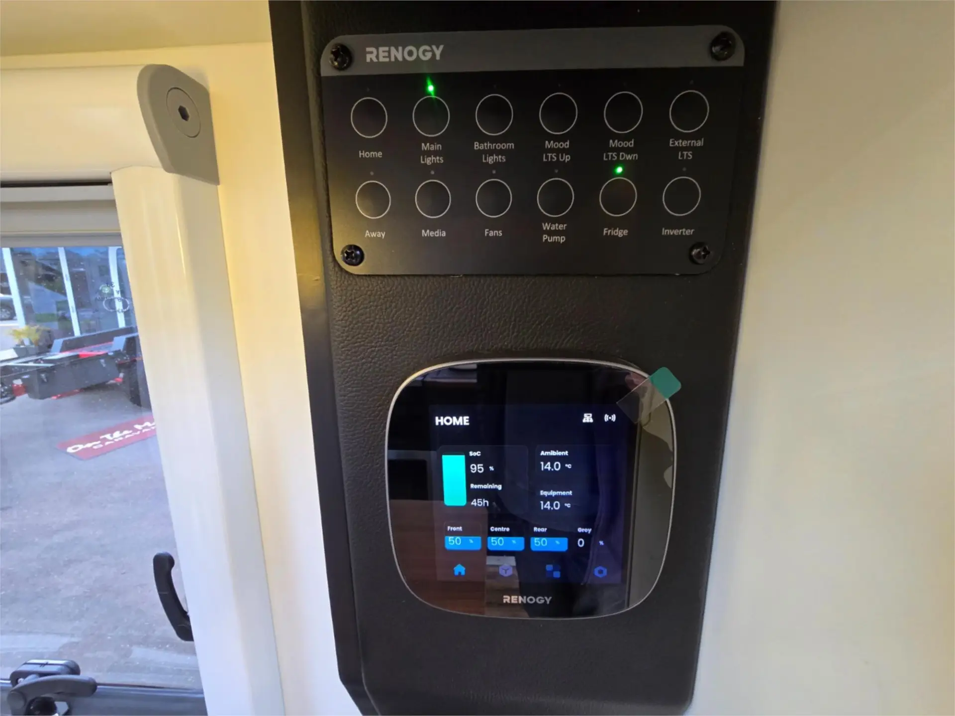 https://media-caravea.syd1.digitaloceanspaces.com/caravans/95EIC22121/exterior-18.webp