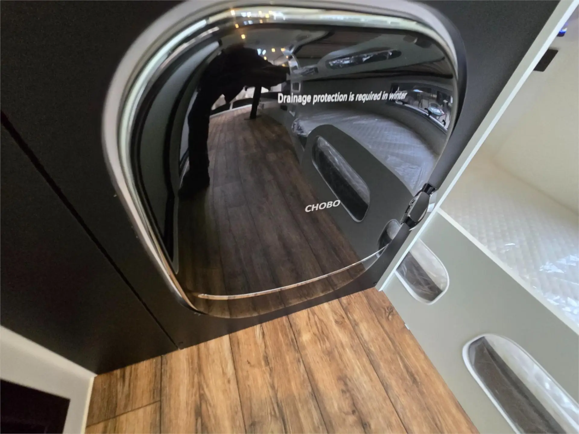 https://media-caravea.syd1.digitaloceanspaces.com/caravans/95EIC22121/exterior-20.webp