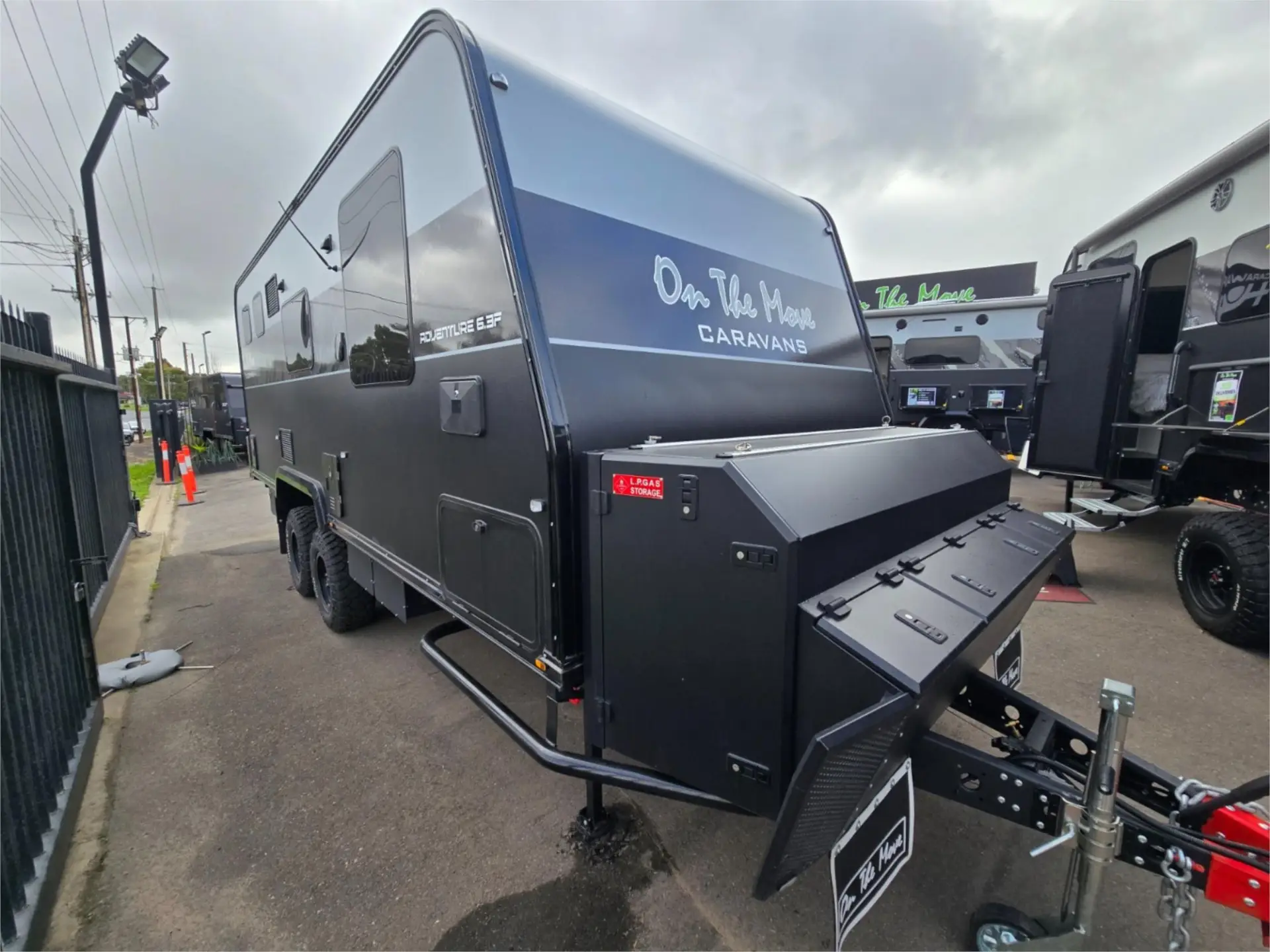 https://media-caravea.syd1.digitaloceanspaces.com/caravans/95EIC22121/exterior-22.webp