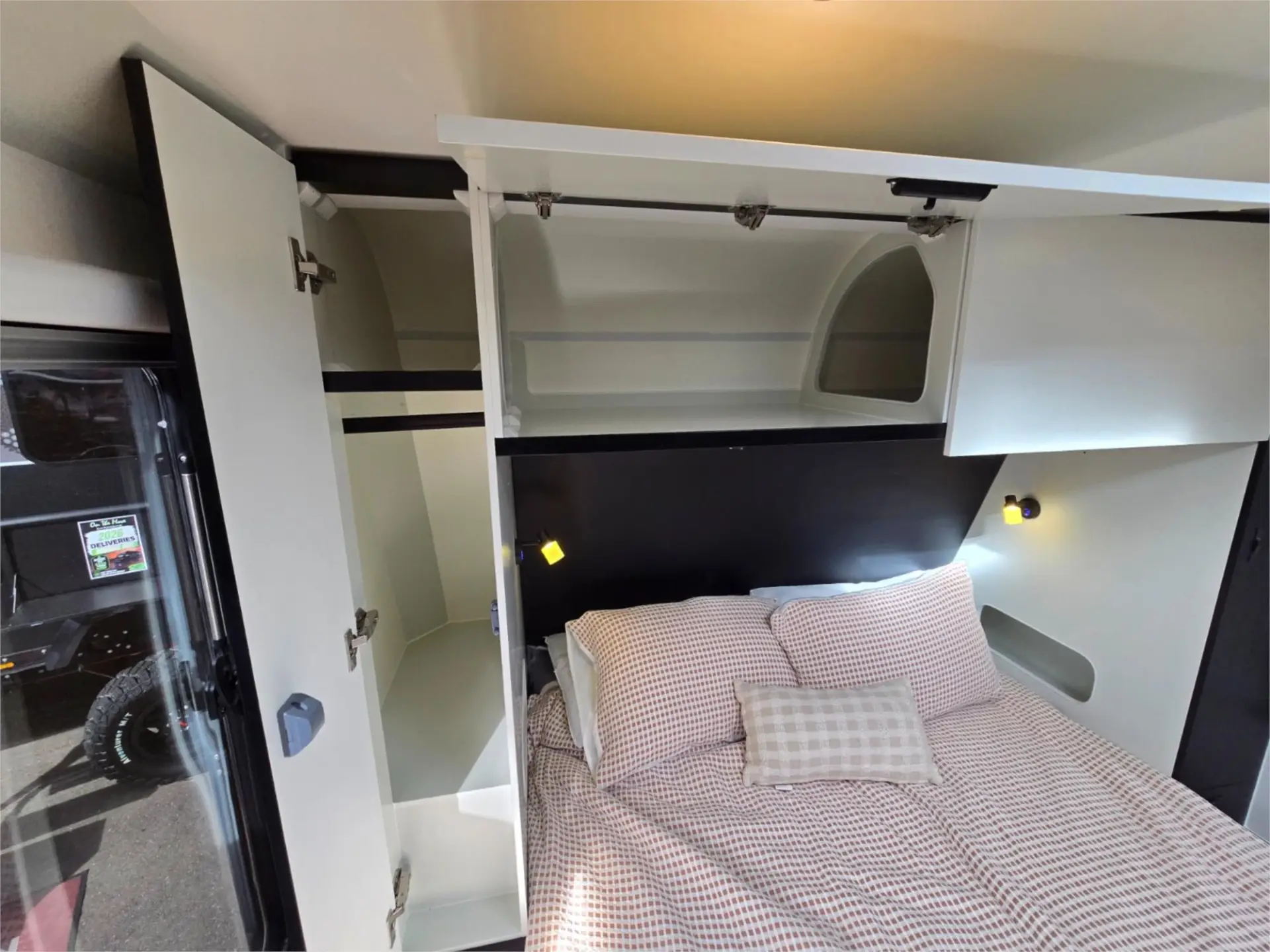 https://media-caravea.syd1.digitaloceanspaces.com/caravans/95EIC22121/exterior-8.webp