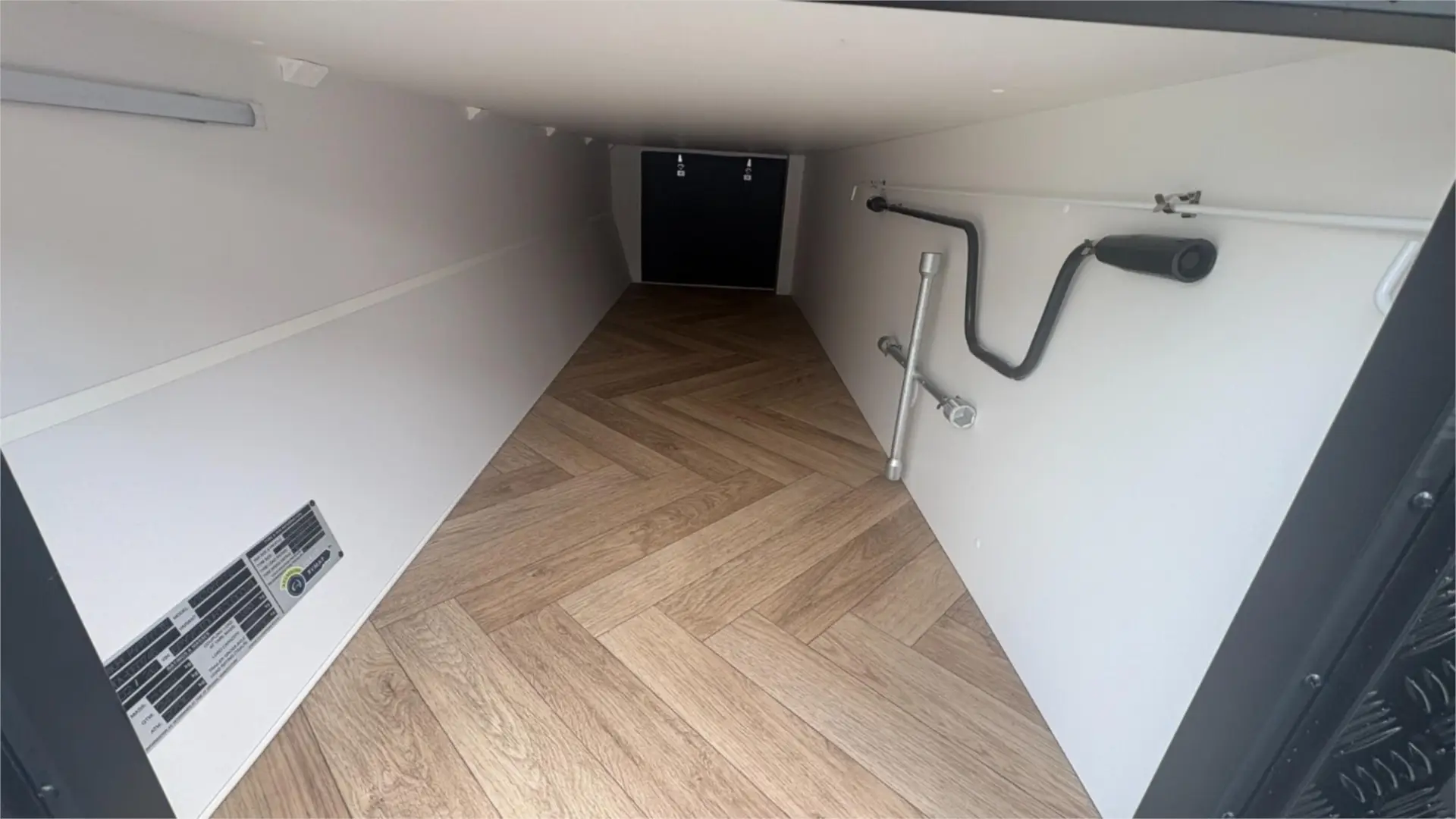 https://media-caravea.syd1.digitaloceanspaces.com/caravans/95EIC22122/exterior-10.webp