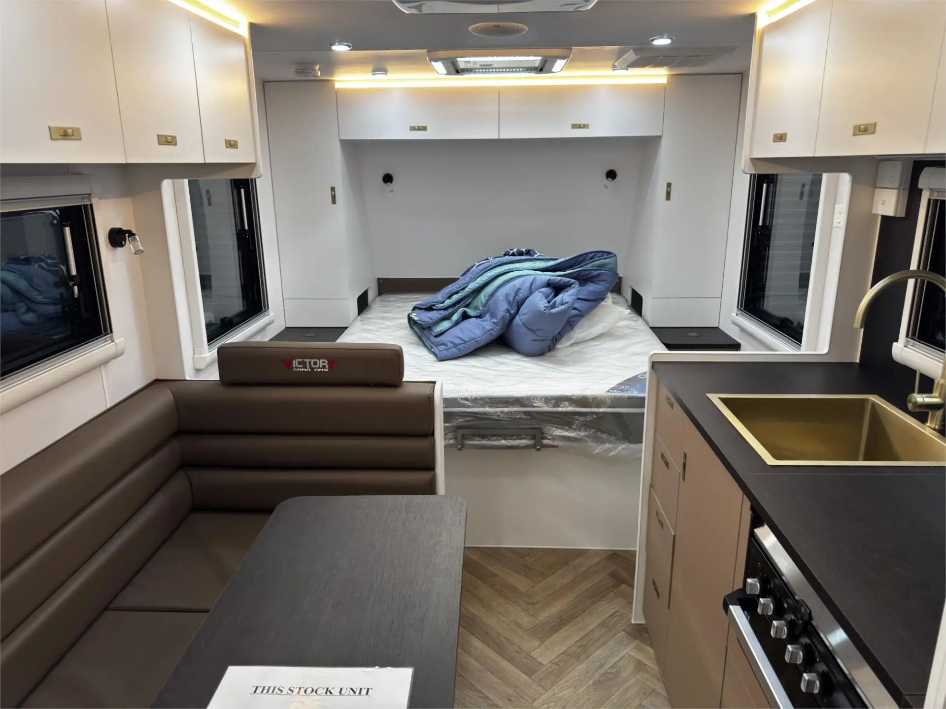 https://media-caravea.syd1.digitaloceanspaces.com/caravans/95EIC22122/exterior-11.webp