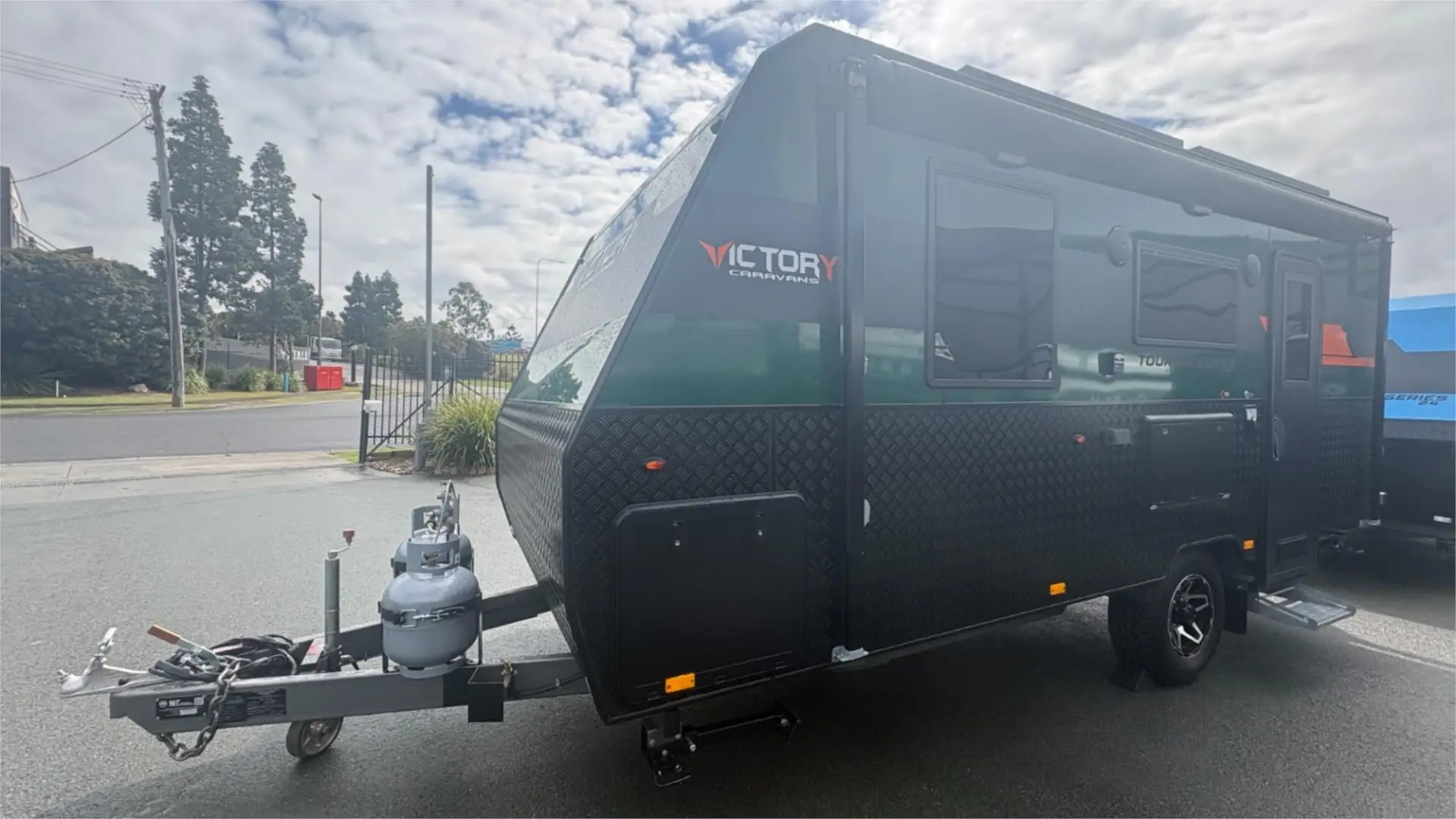 https://media-caravea.syd1.digitaloceanspaces.com/caravans/95EIC22122/exterior-13.webp