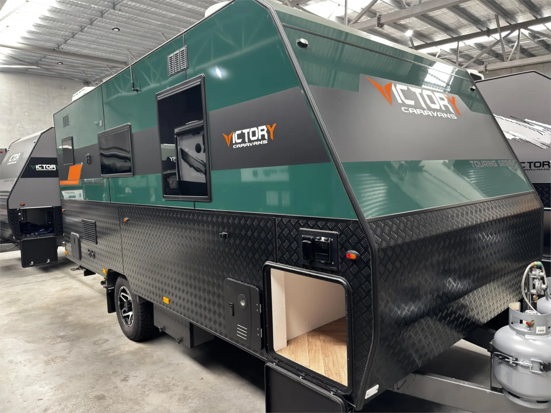 https://media-caravea.syd1.digitaloceanspaces.com/caravans/95EIC22122/exterior-15.webp