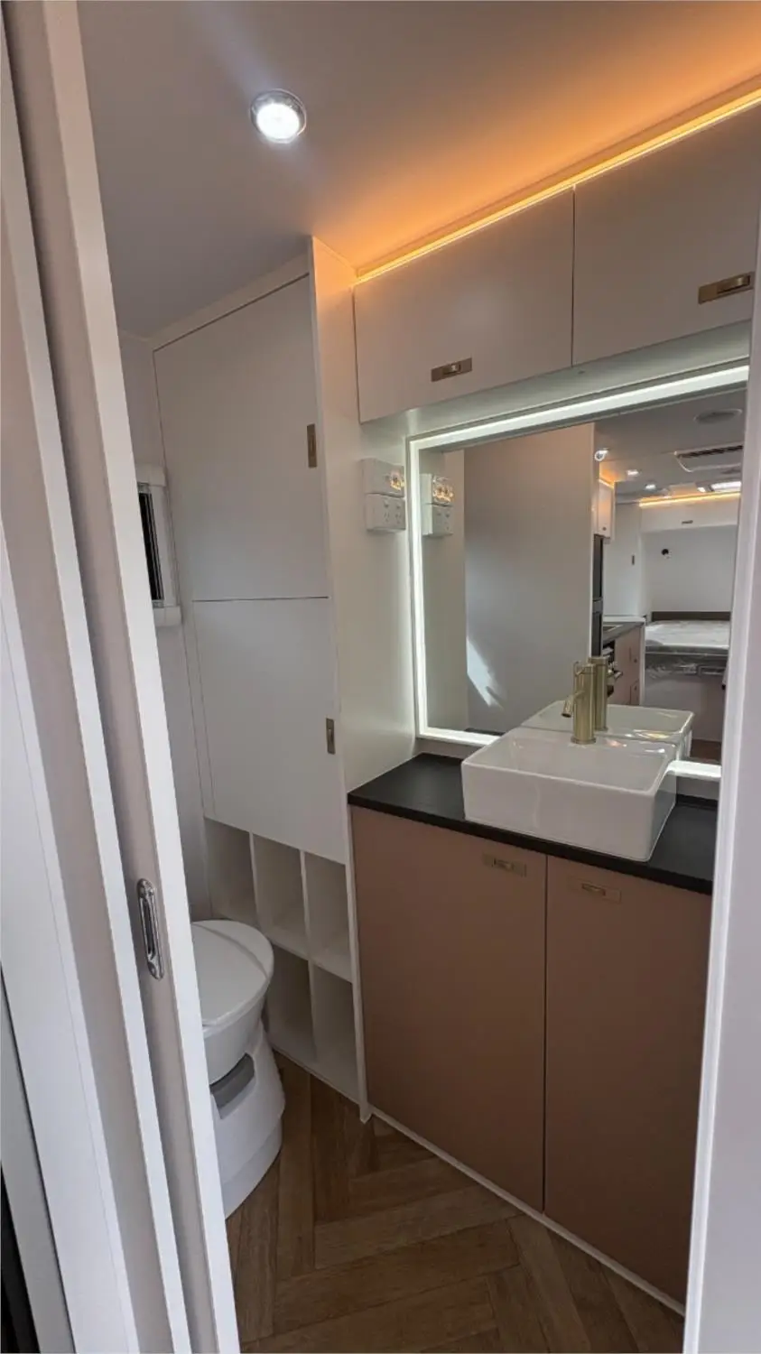 https://media-caravea.syd1.digitaloceanspaces.com/caravans/95EIC22122/exterior-4.webp