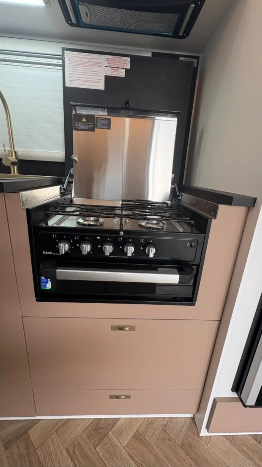 https://media-caravea.syd1.digitaloceanspaces.com/caravans/95EIC22122/exterior-6.webp