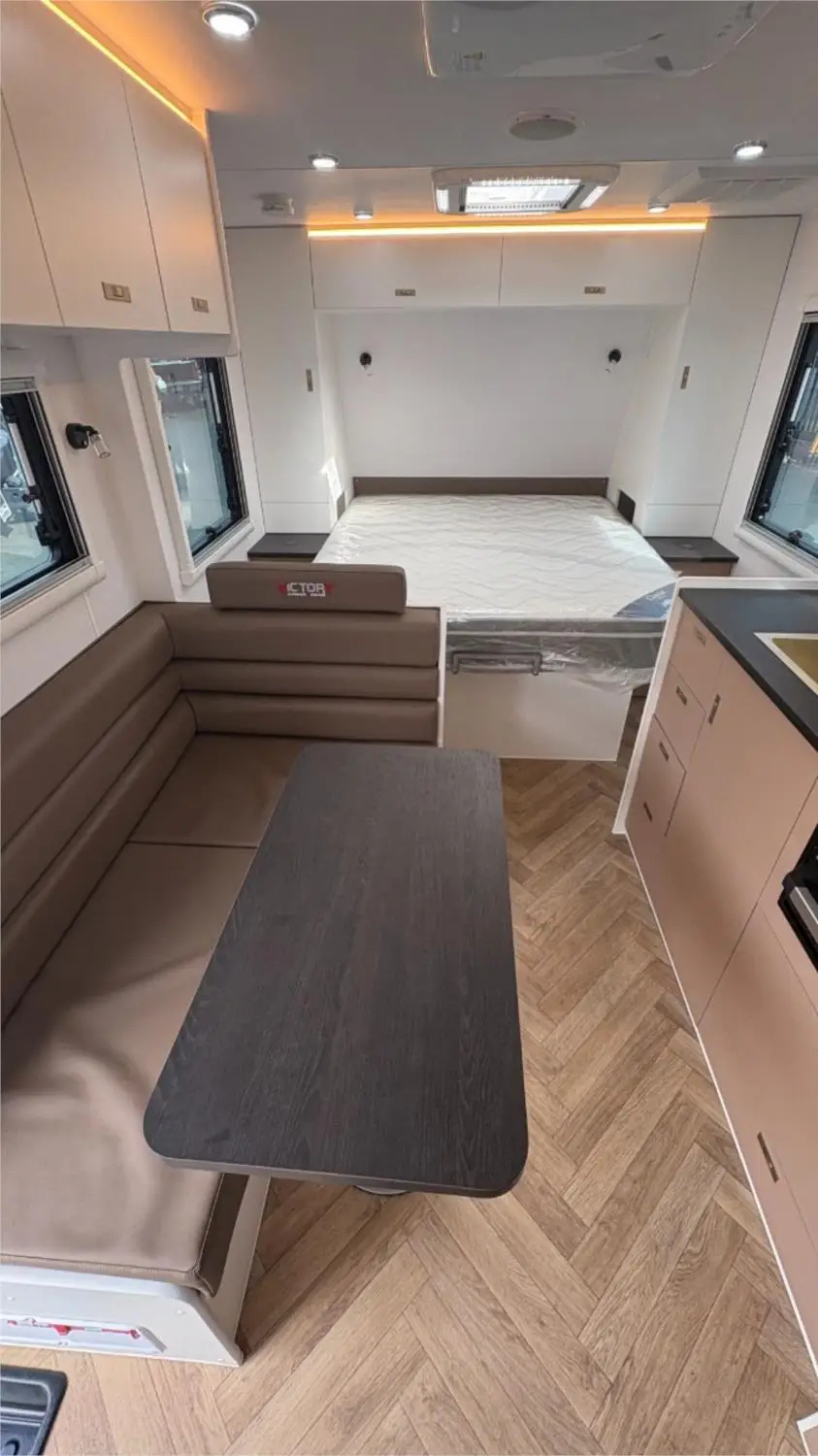 https://media-caravea.syd1.digitaloceanspaces.com/caravans/95EIC22122/exterior-7.webp