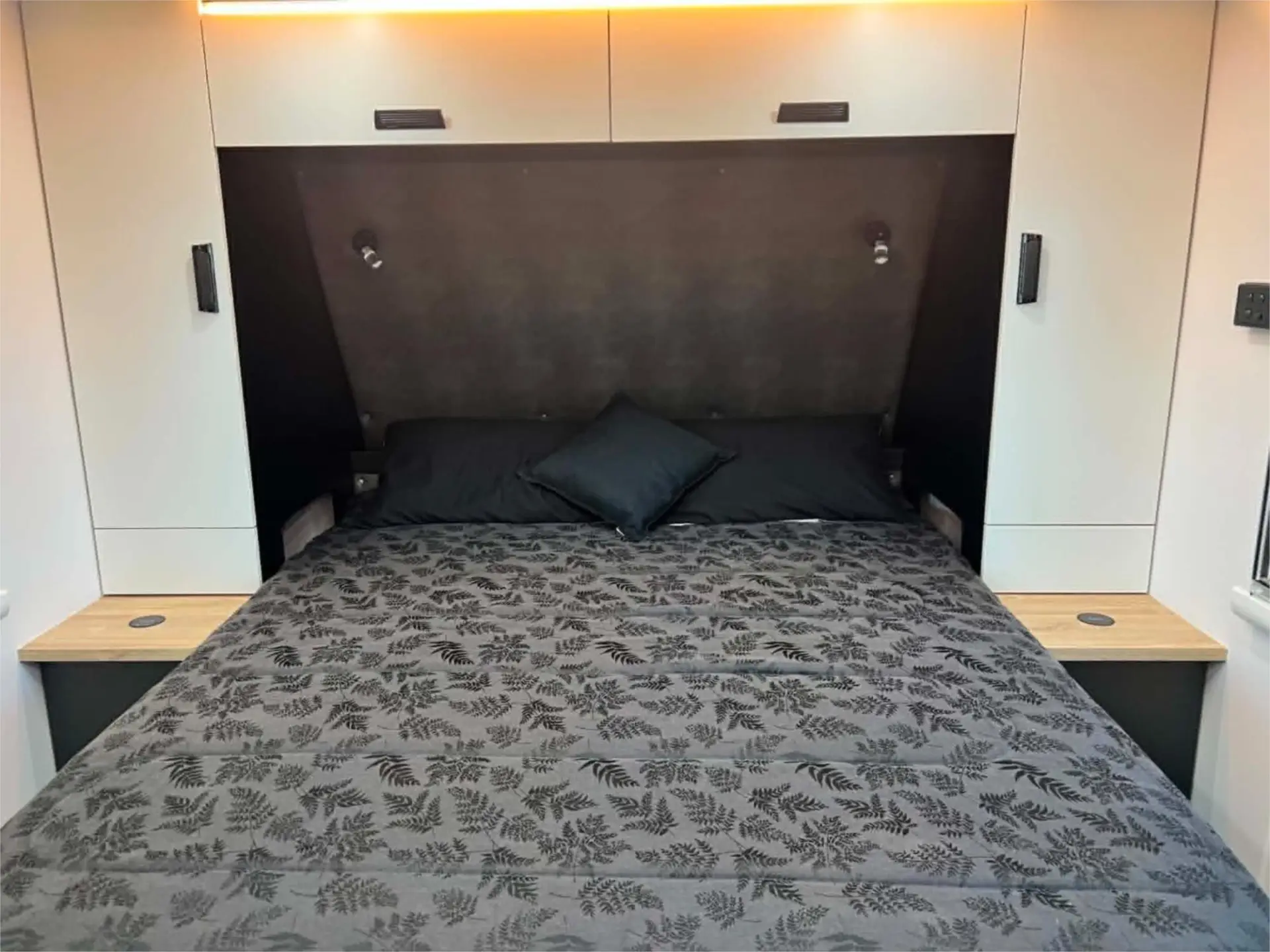 https://media-caravea.syd1.digitaloceanspaces.com/caravans/95EIC22178/exterior-10.webp